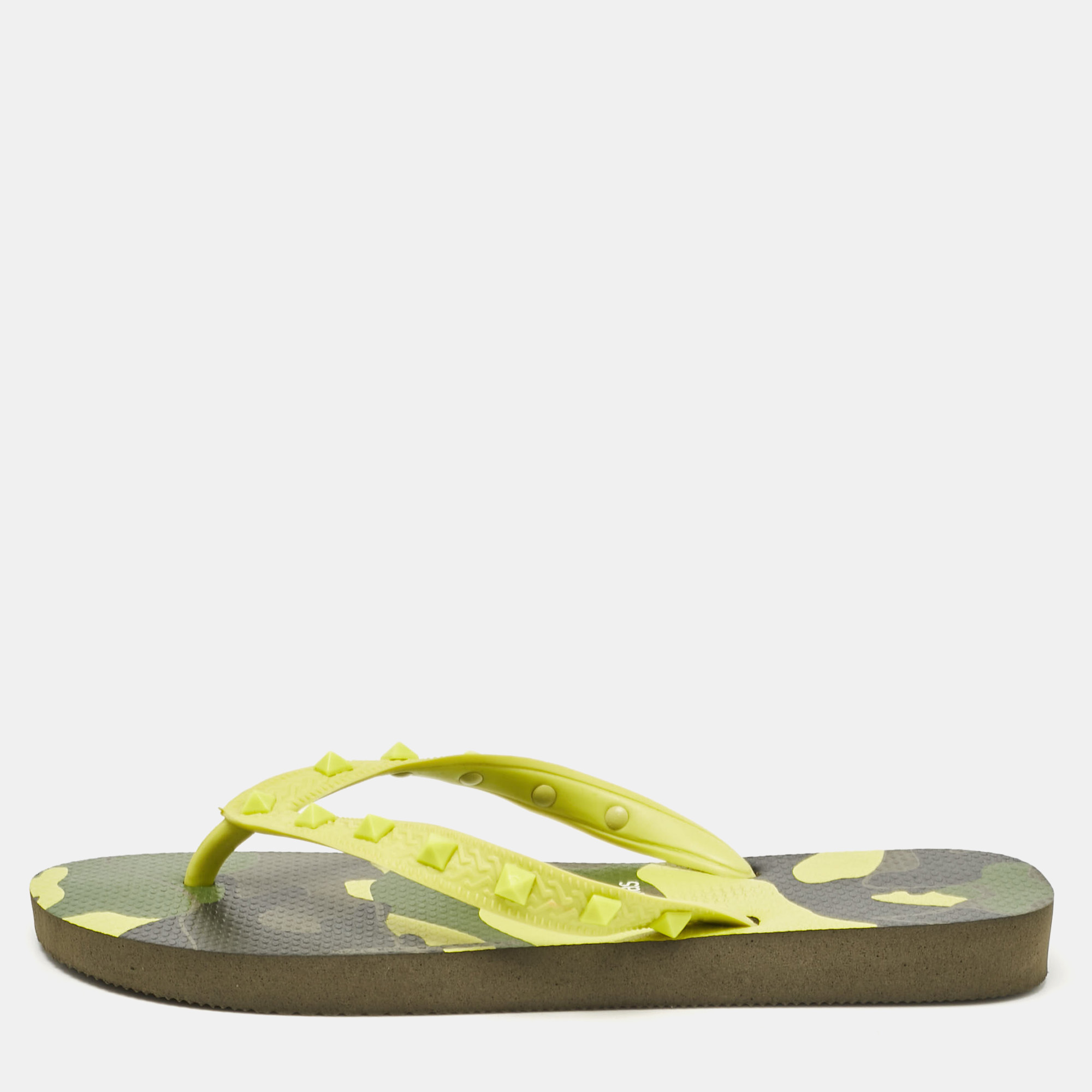 

Valentino by Havaianas Yellow Rubber Rockstud Thong Flats Size