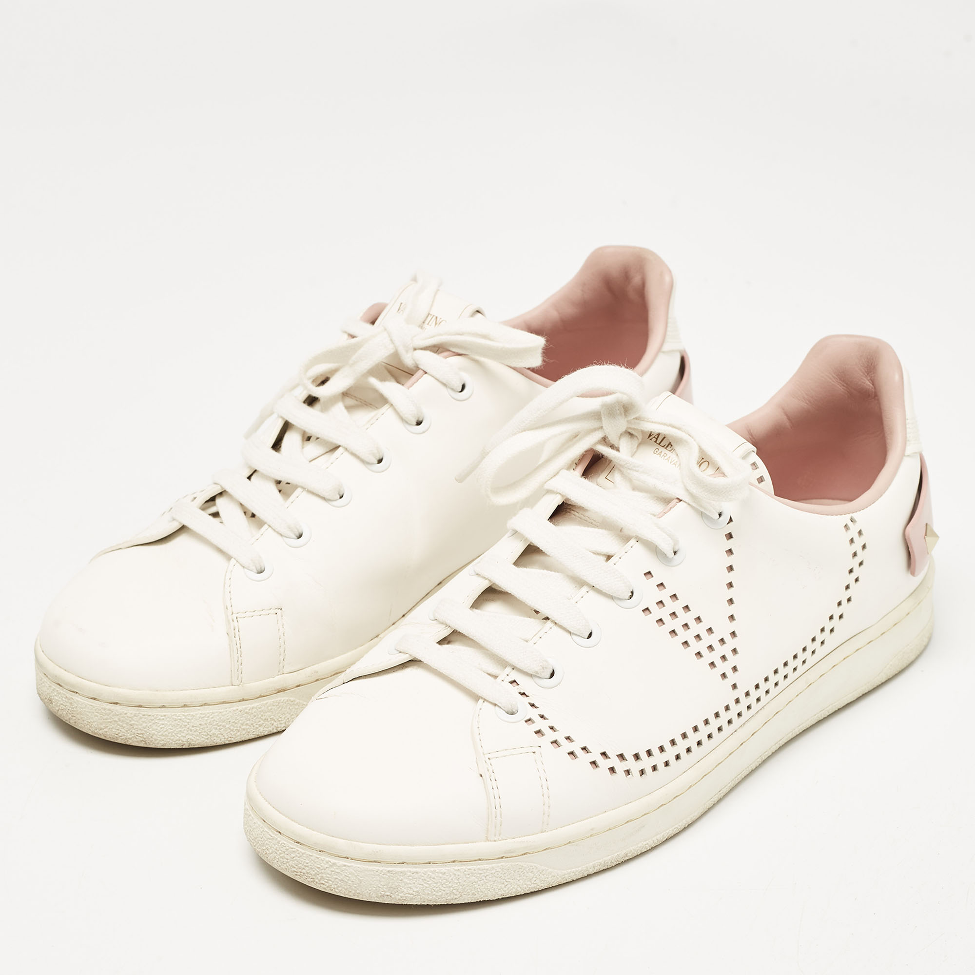 Valentino White Perforated Leather Backnet Rockstud Low Top Sneakers Size 40.5 