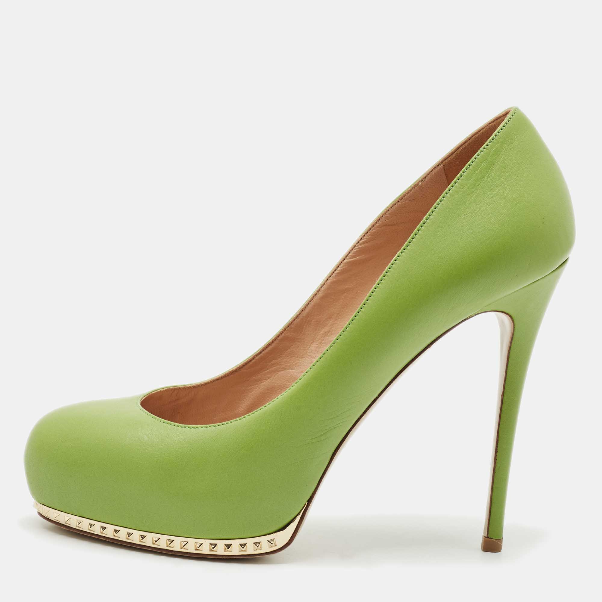 

Valentino Green Leather Rockstud Platform Pumps Size