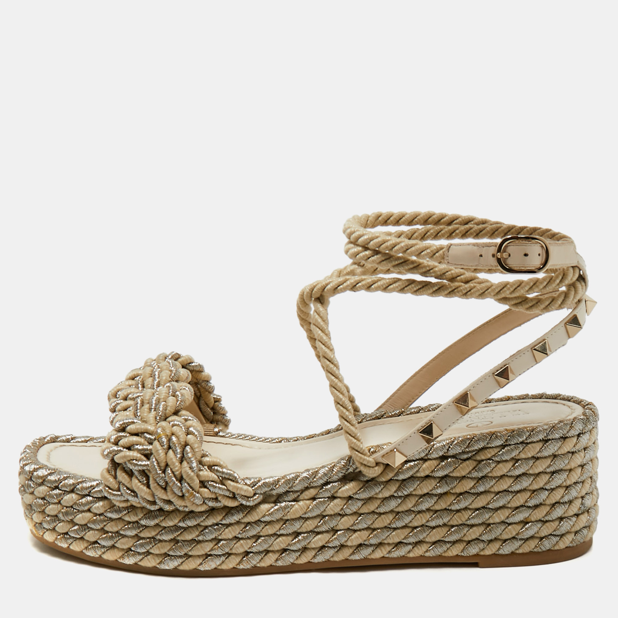 Pre-owned Valentino Garavani Light Gold/cream Leather And Rope Rockstud Torchon Wedge Sandals Size 38 In White