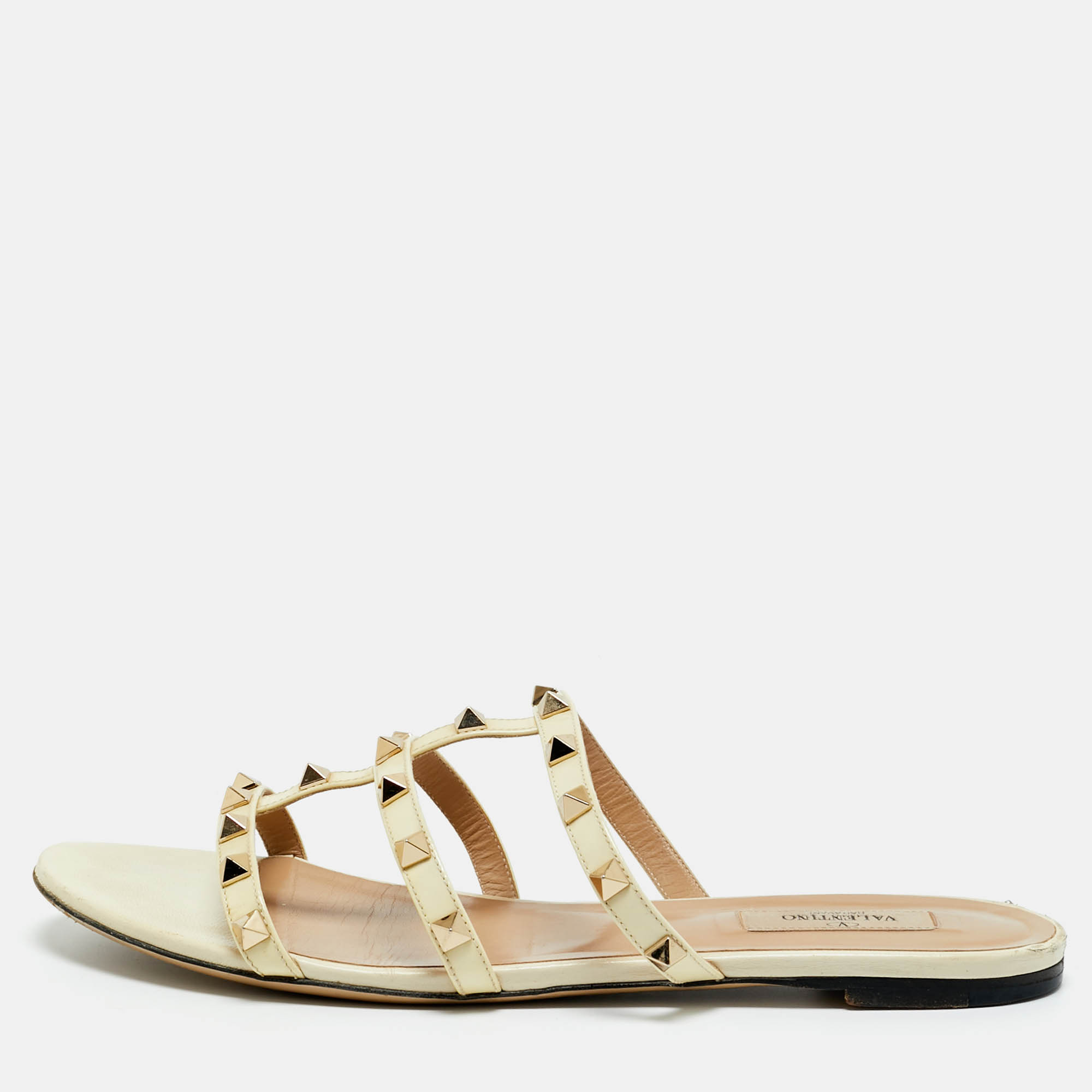 

Valentino Cream Leather and Patent Leather Rockstud Flat Sandals Size