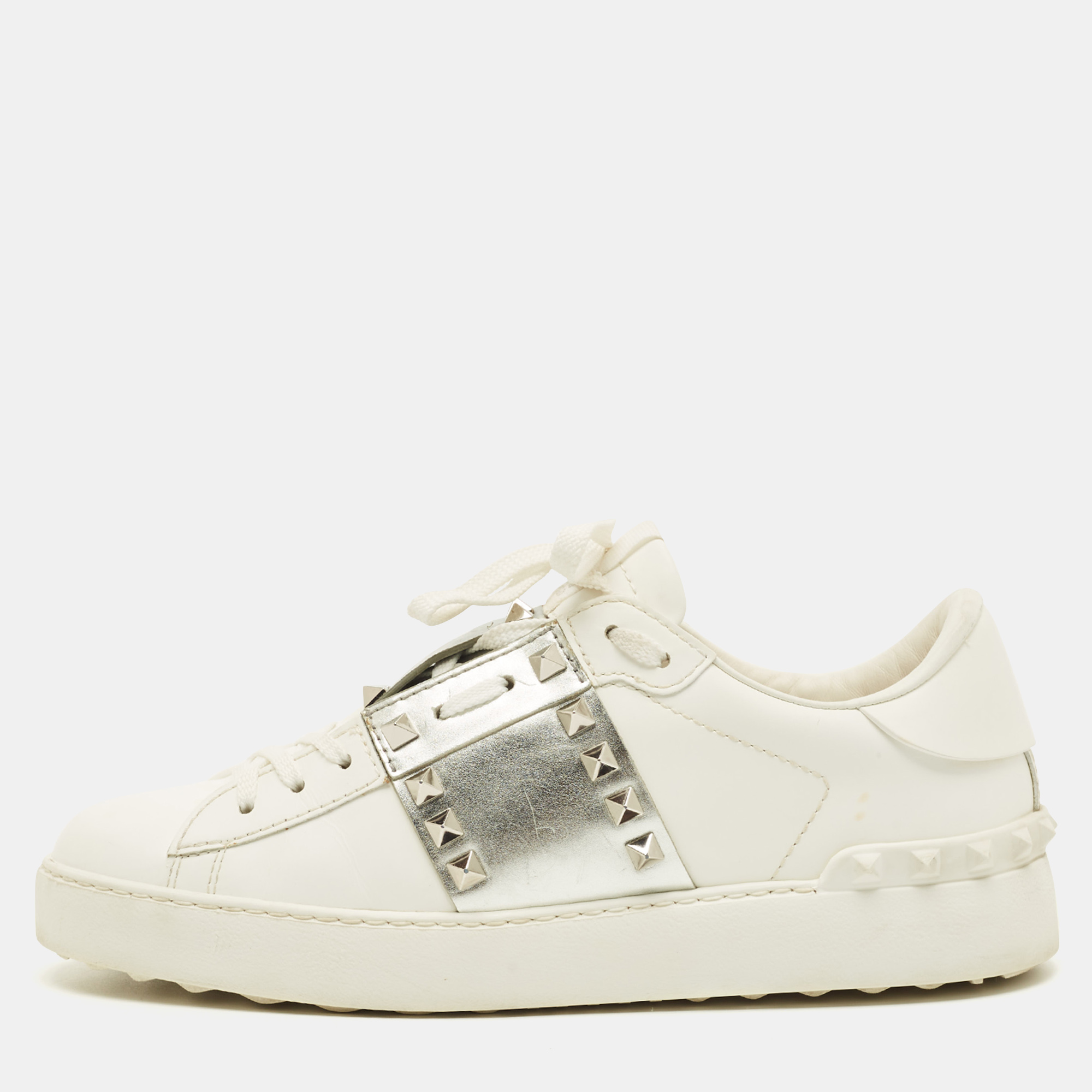 Click to view more detailed imagery on our partner's website Pre-owned Valentino Garavani Rockstud Size 39 White/silver Leather Low Top Sneakers