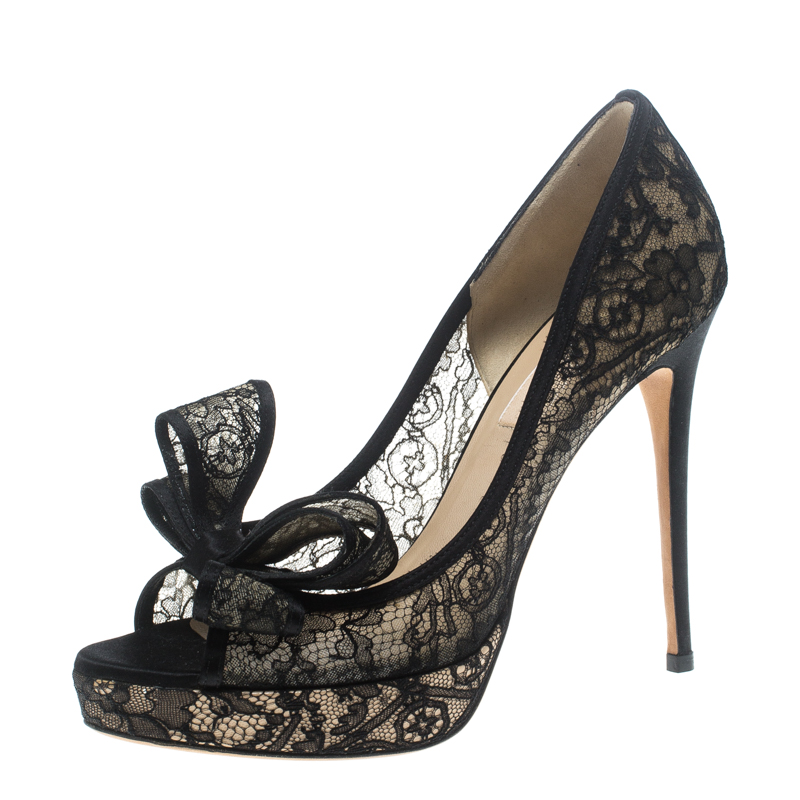 مملوكة مسبقًا Valentino Black Floral Couture Bow Lace Peep Toe Platform Pumps Size 37