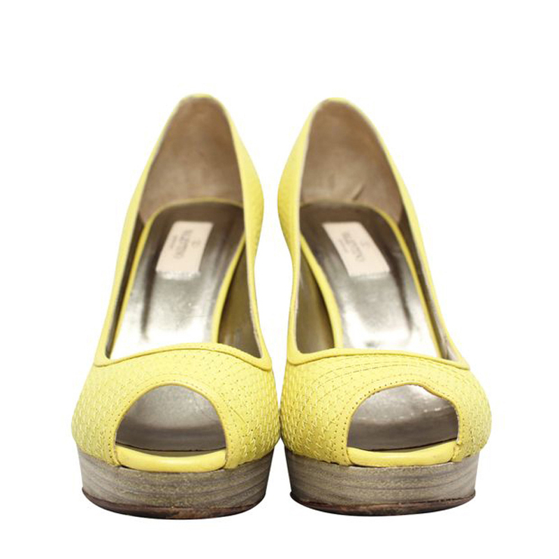 

Valentino Mustard Leather Peep Toe Pumps Size, Yellow