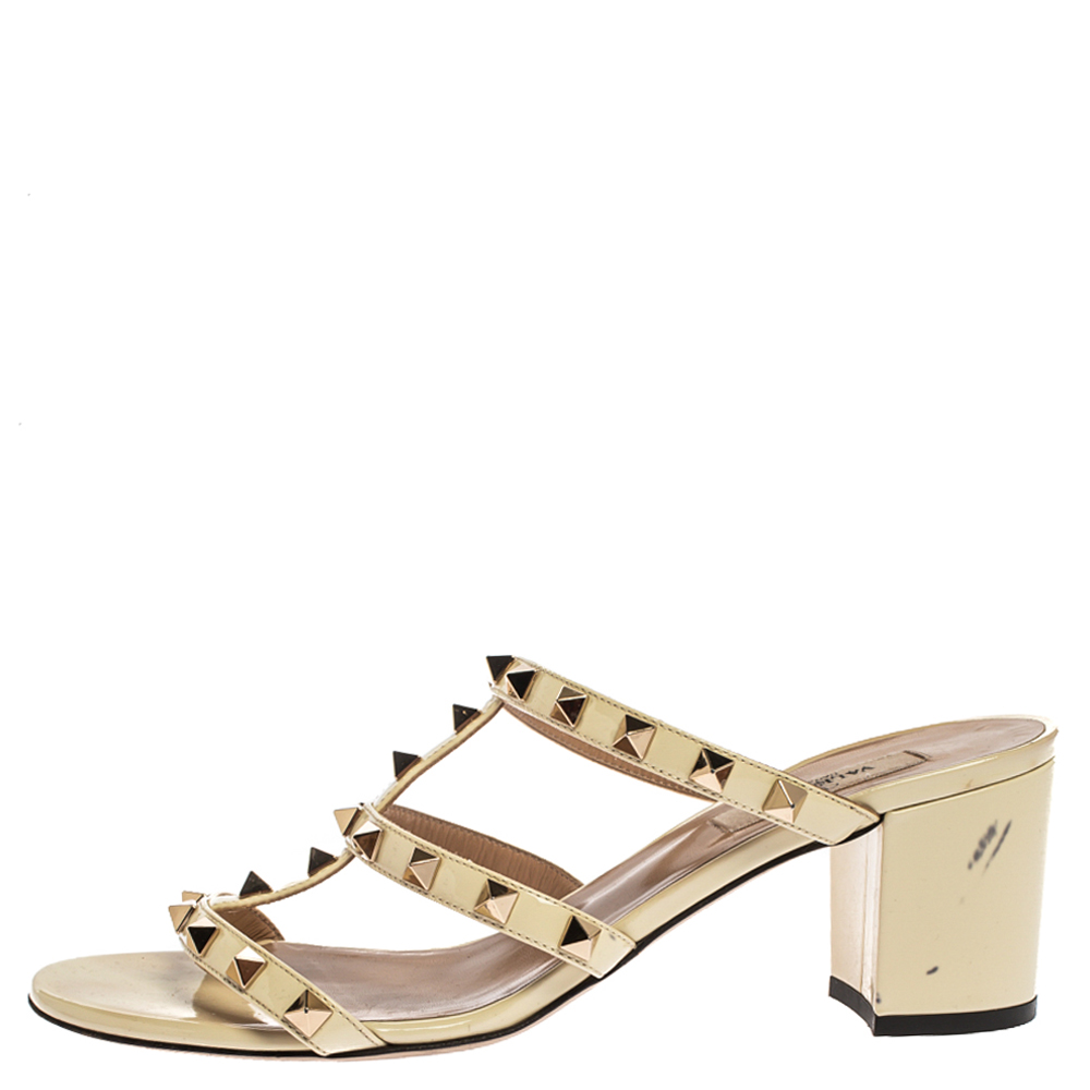 

Valentino Cream Patent Leather Rockstud Strappy Sandals Size