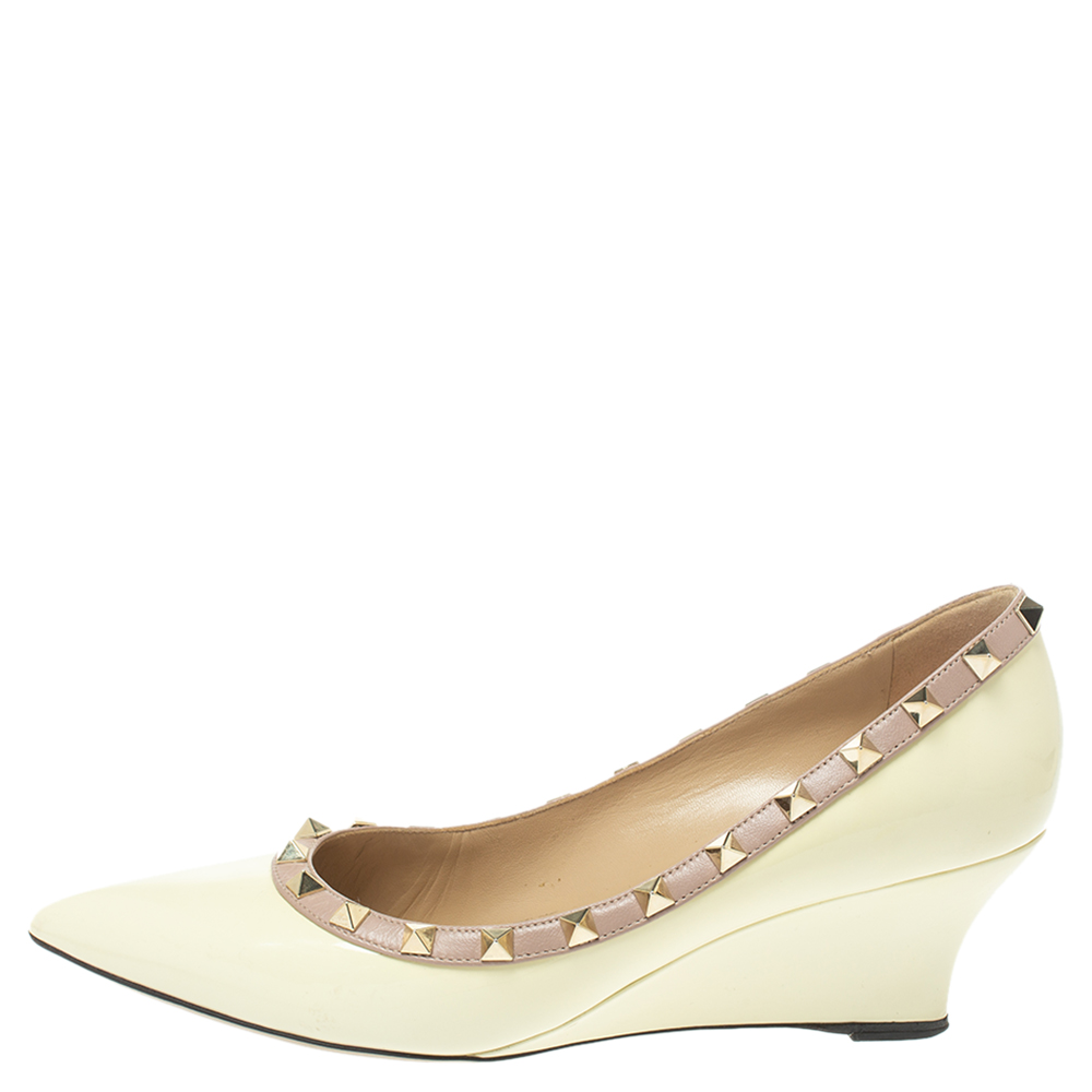

Valentino Cream Patent Leather Rockstud Pointed Toe Wedge Pumps Size
