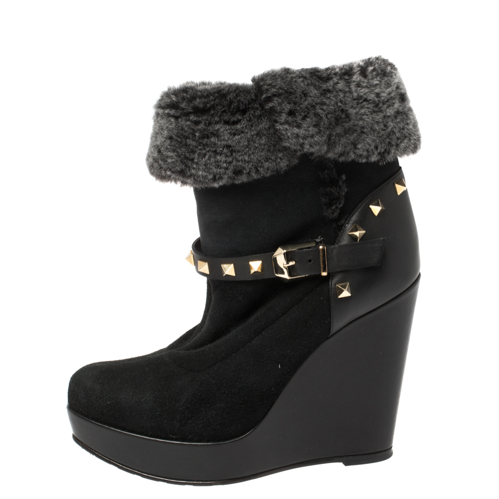 

Valentino Black Suede and Faux Fur Rockstud Snow Boots Size