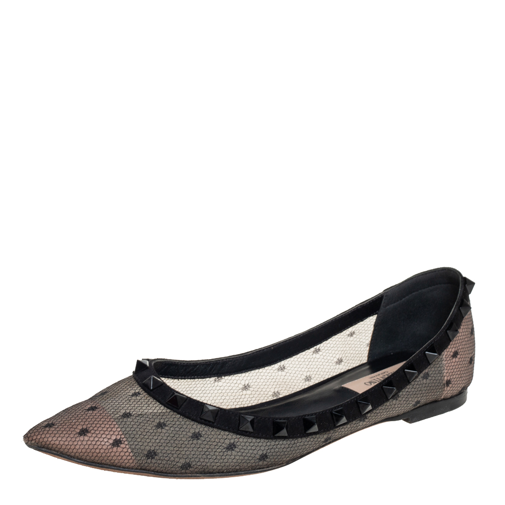 Pre-owned Valentino Garavani Black Lace And Suede Rockstud Ballet Flats Size 38 In Beige