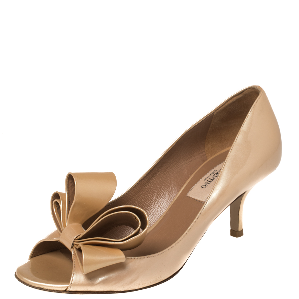 

Valentino Beige Patent Leather Bow Accents Pumps Size
