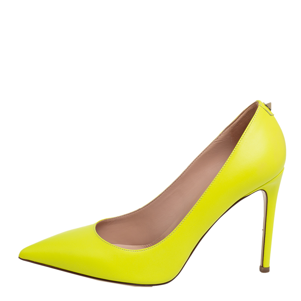 

Valentino Green Leather Rockstud Pointed Toe Pumps Size, Yellow