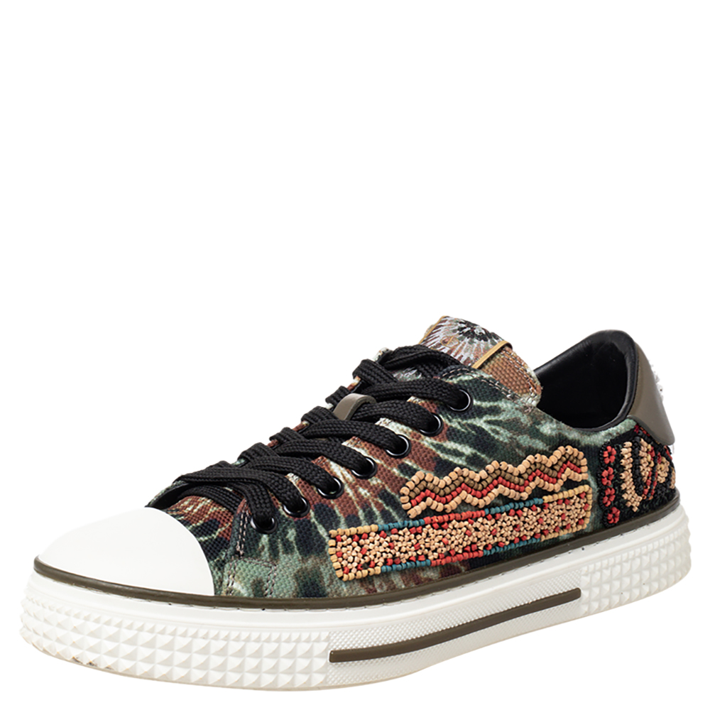 Coming in a classic low top silhouette these Valentino sneakers are a seamless combination of luxury comfort and style. They are made from canvas and leather in multiple shades. These sneakers are designed with the labels name on the tongues laced up vamps and bead embellishments.