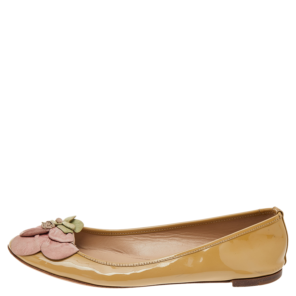 

Valentino Beige Patent Leather Flower Embellished Ballet Flats Size