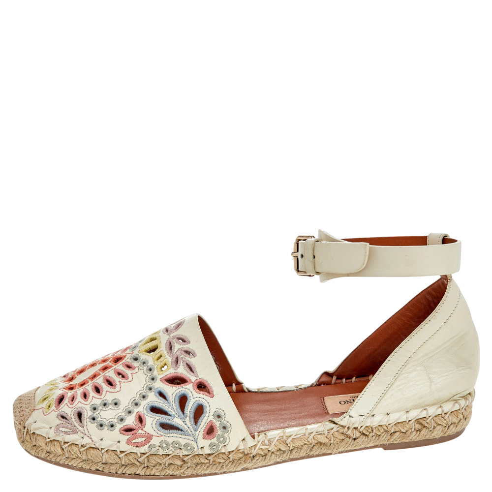 

Valentino White Embroidered Leather Ankle Strap Flat Espadrille Flat Sandals Size