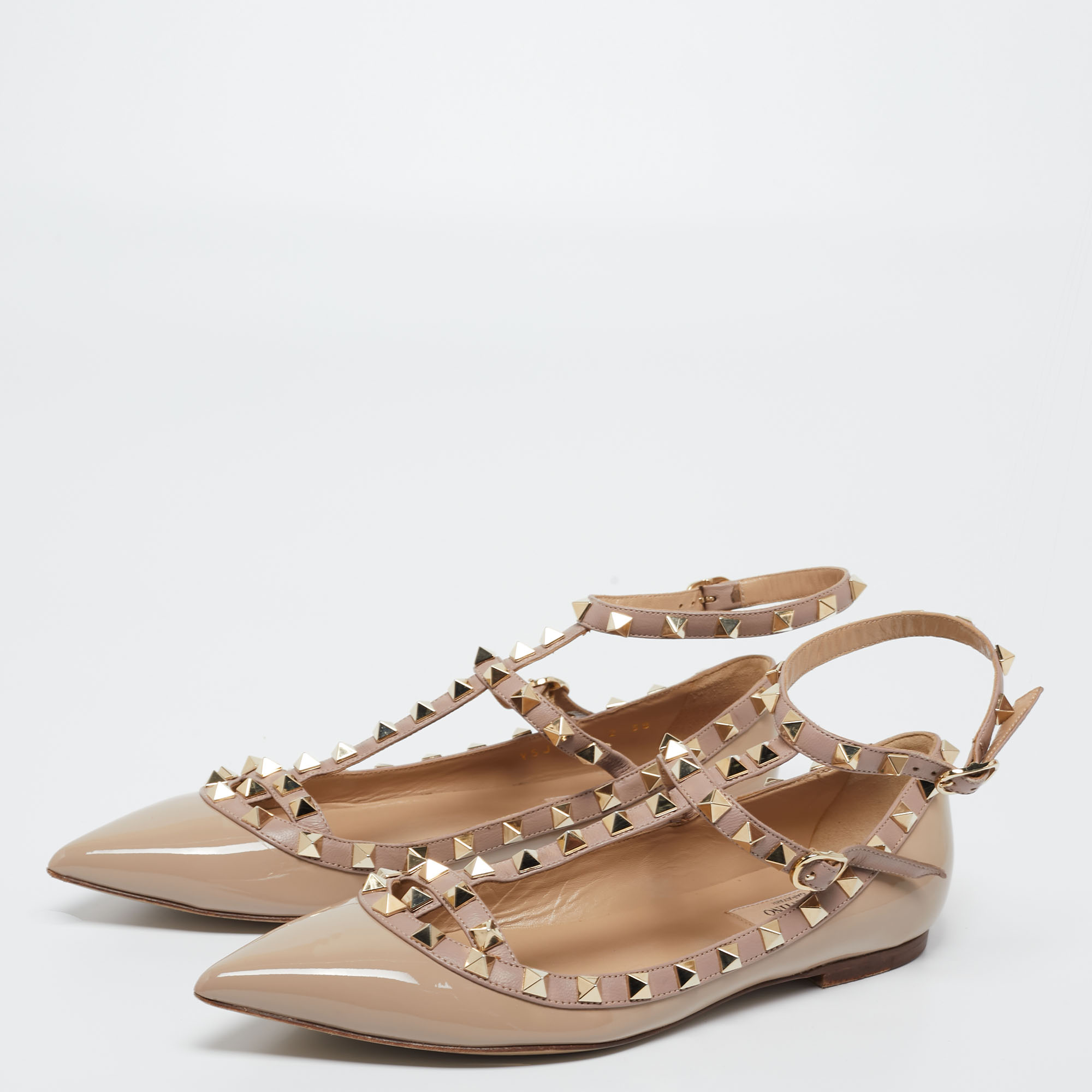 

Valentino Beige Patent And Leather Rockstud Ballet Flats Size