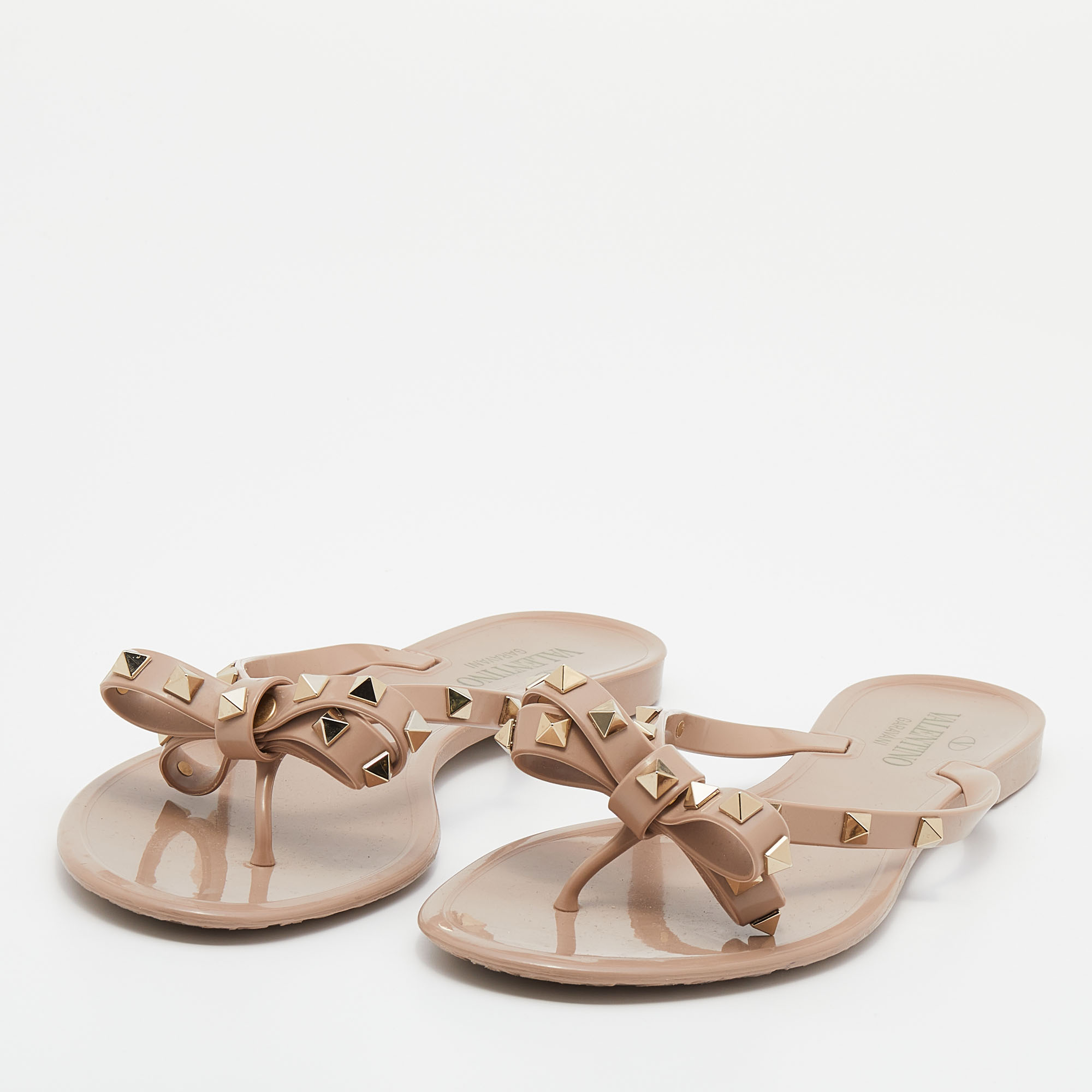 

Valentino Beige Rubber Rockstud Bow Thong Flats Size