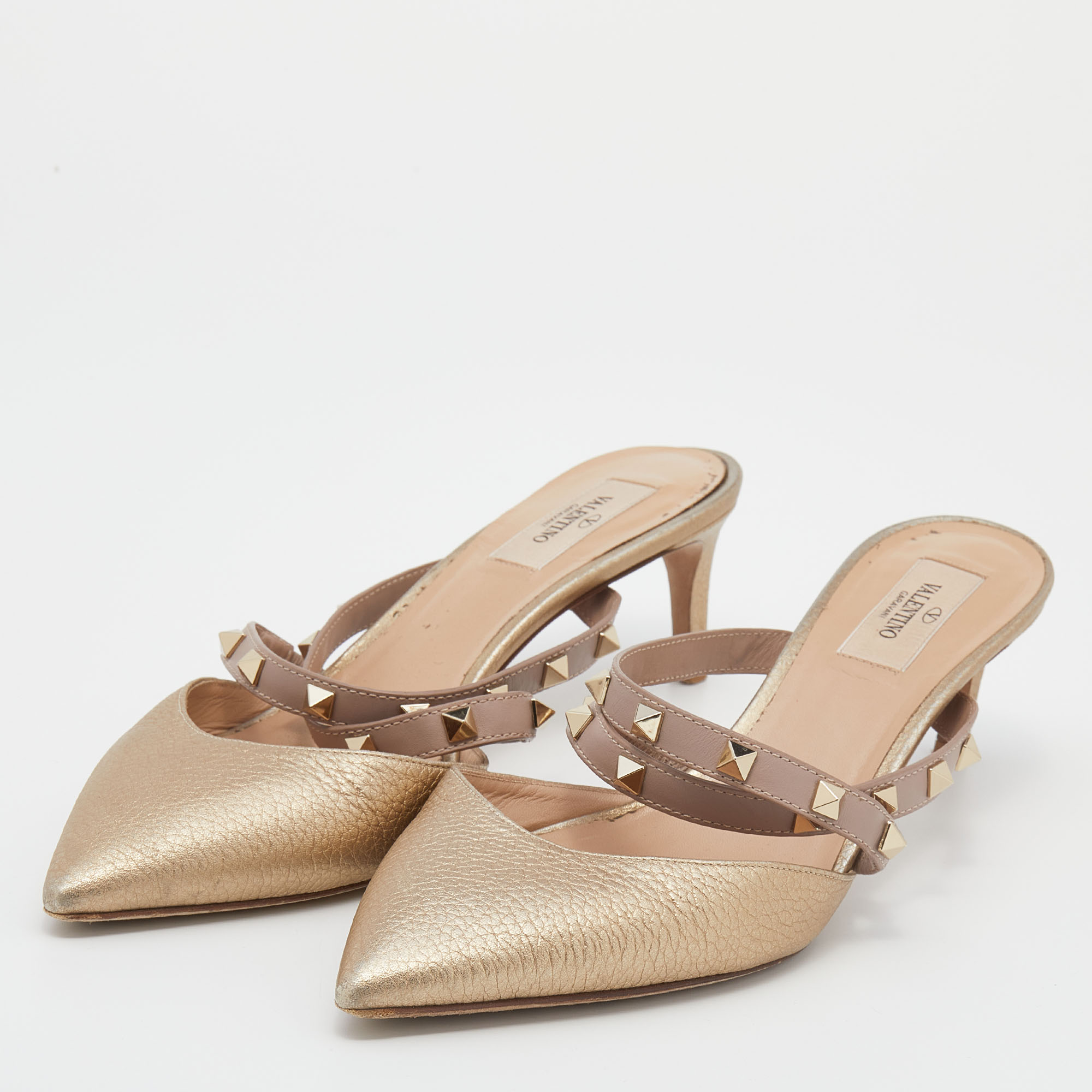 

Valentino Metallic Gold/Beige Leather Rockstud Pointed Toe Mule Sandals Size
