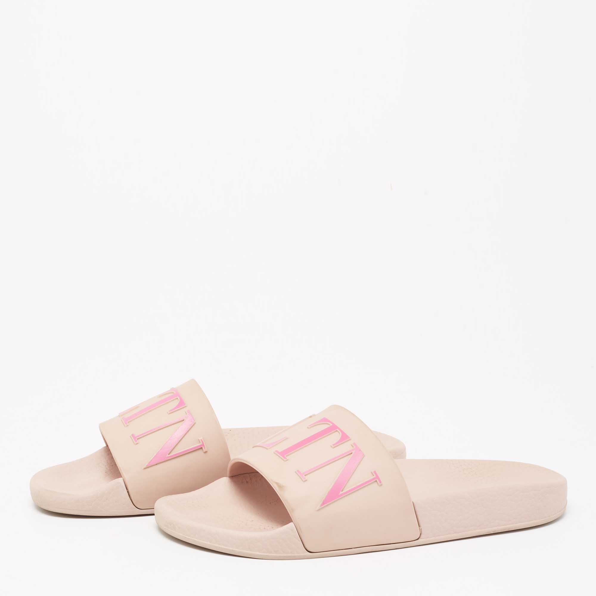 

Valentino Pink Rubber VLTN Pool Slide Flat Size