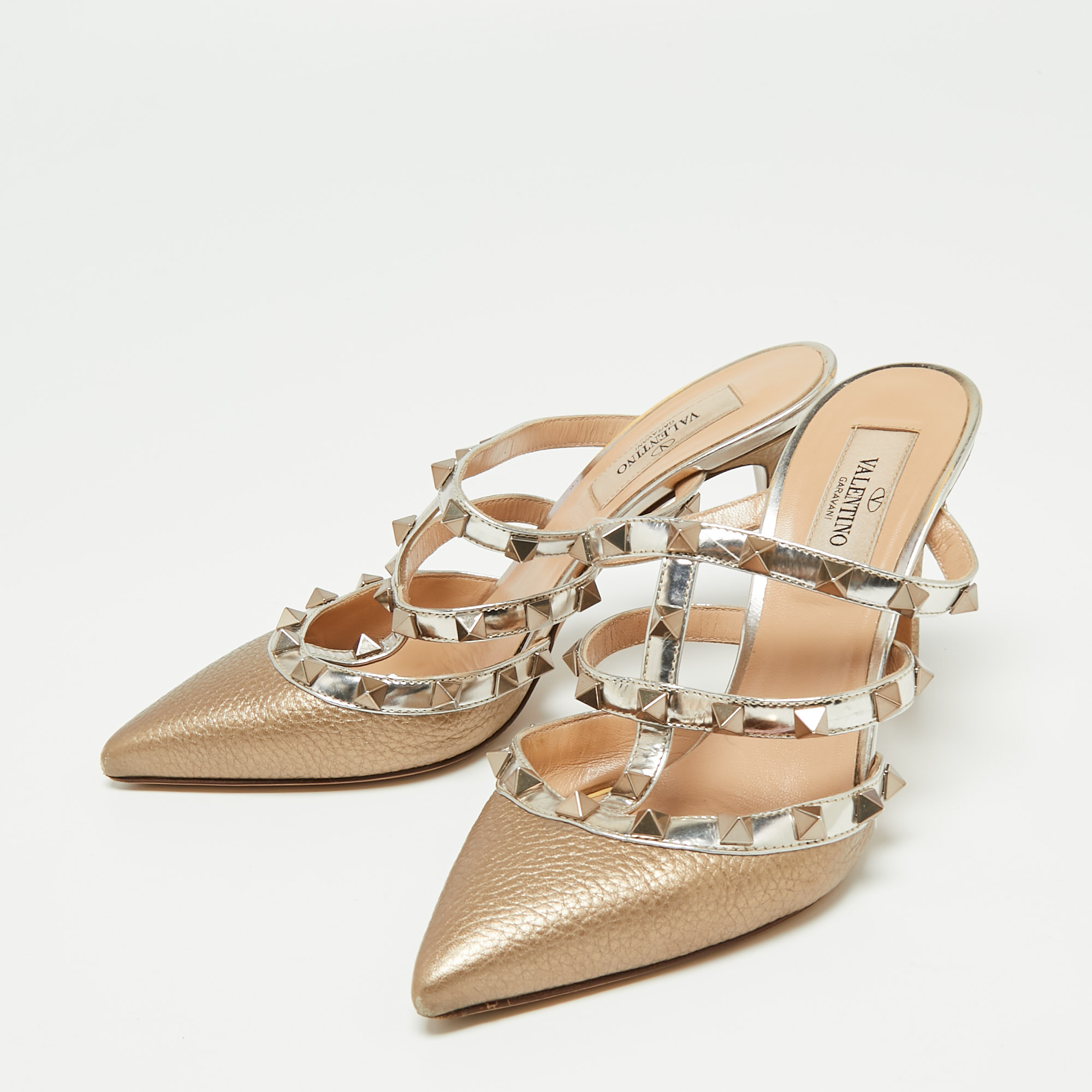 

Valentino Gold Leather Rockstud Sandals Size