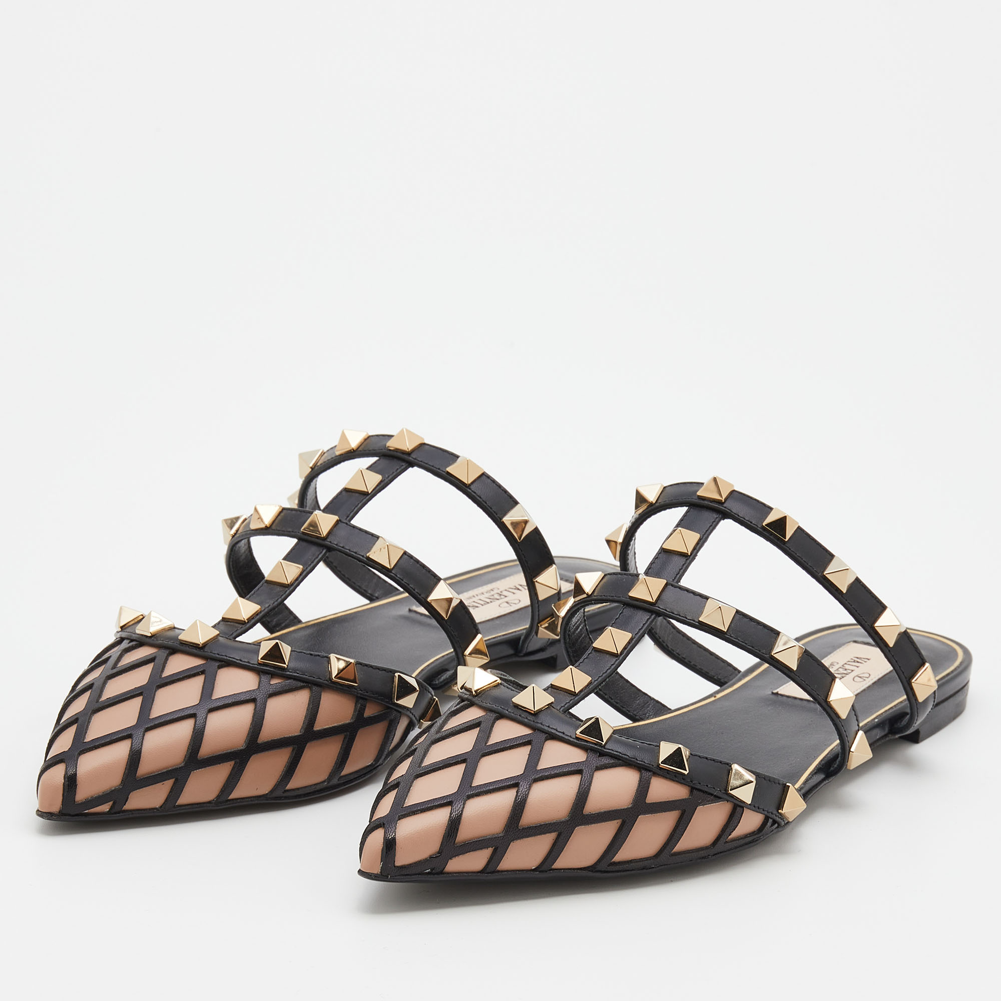 

Valentino Black/Beige Leather Rockstud Flat Mules Size