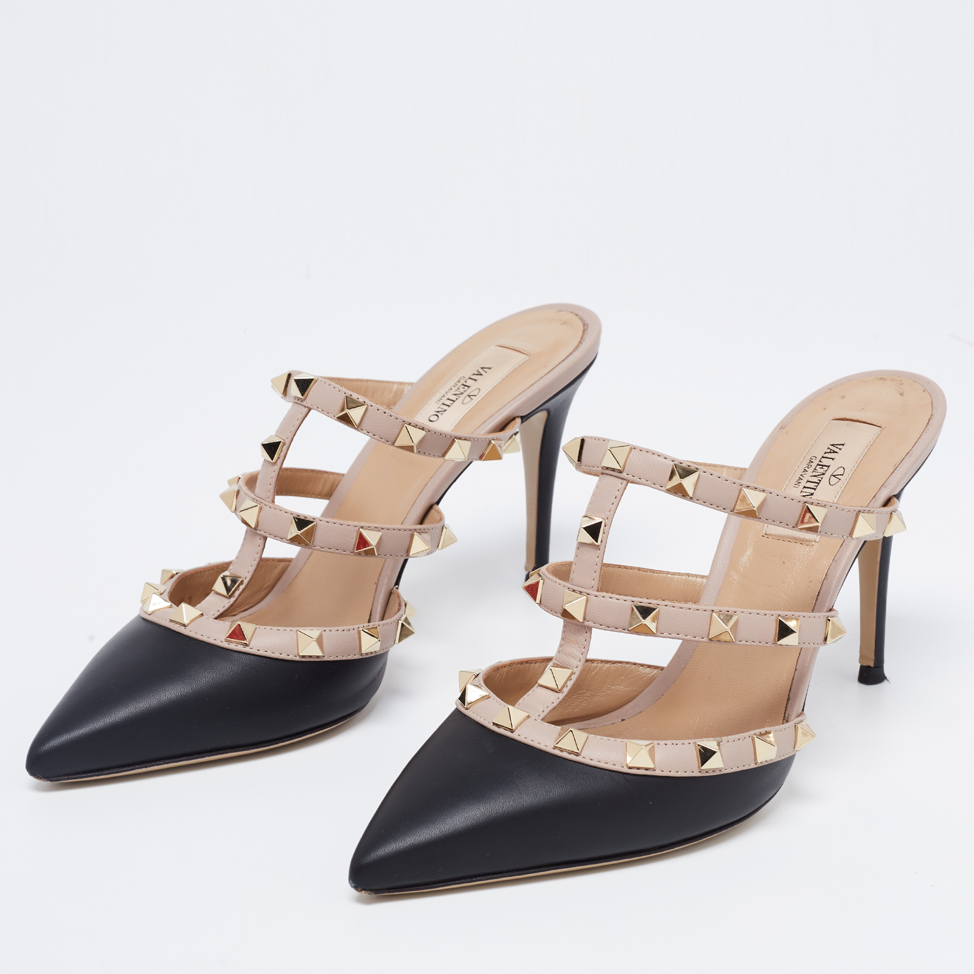 

Valentino Black/Beige Leather Rockstud Caged Pointed Toe Mules Size