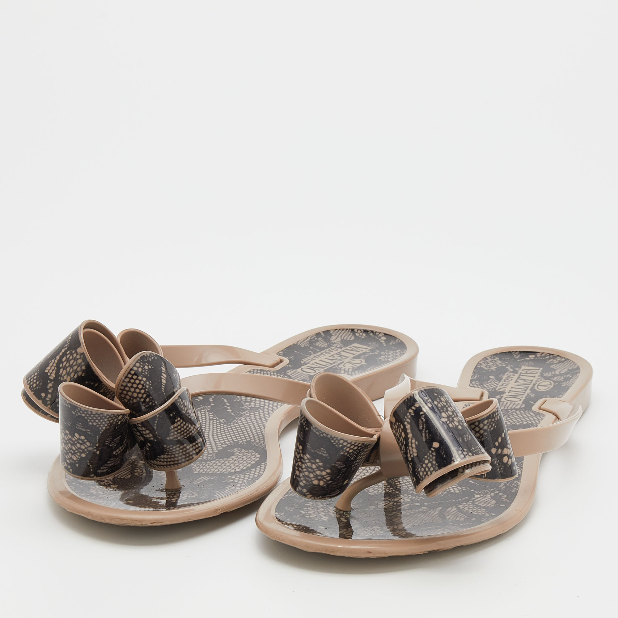 

Valentino Beige/Black Lace Print PVC Bow Thong Sandals Size