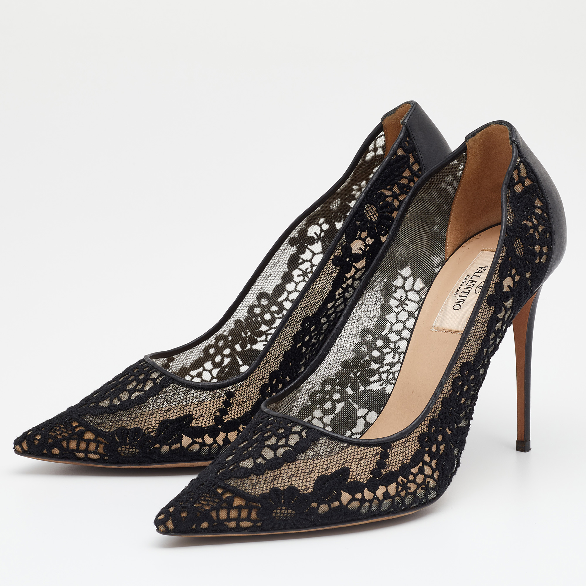 

Valentino Black Lace Pointed Toe Pumps Size