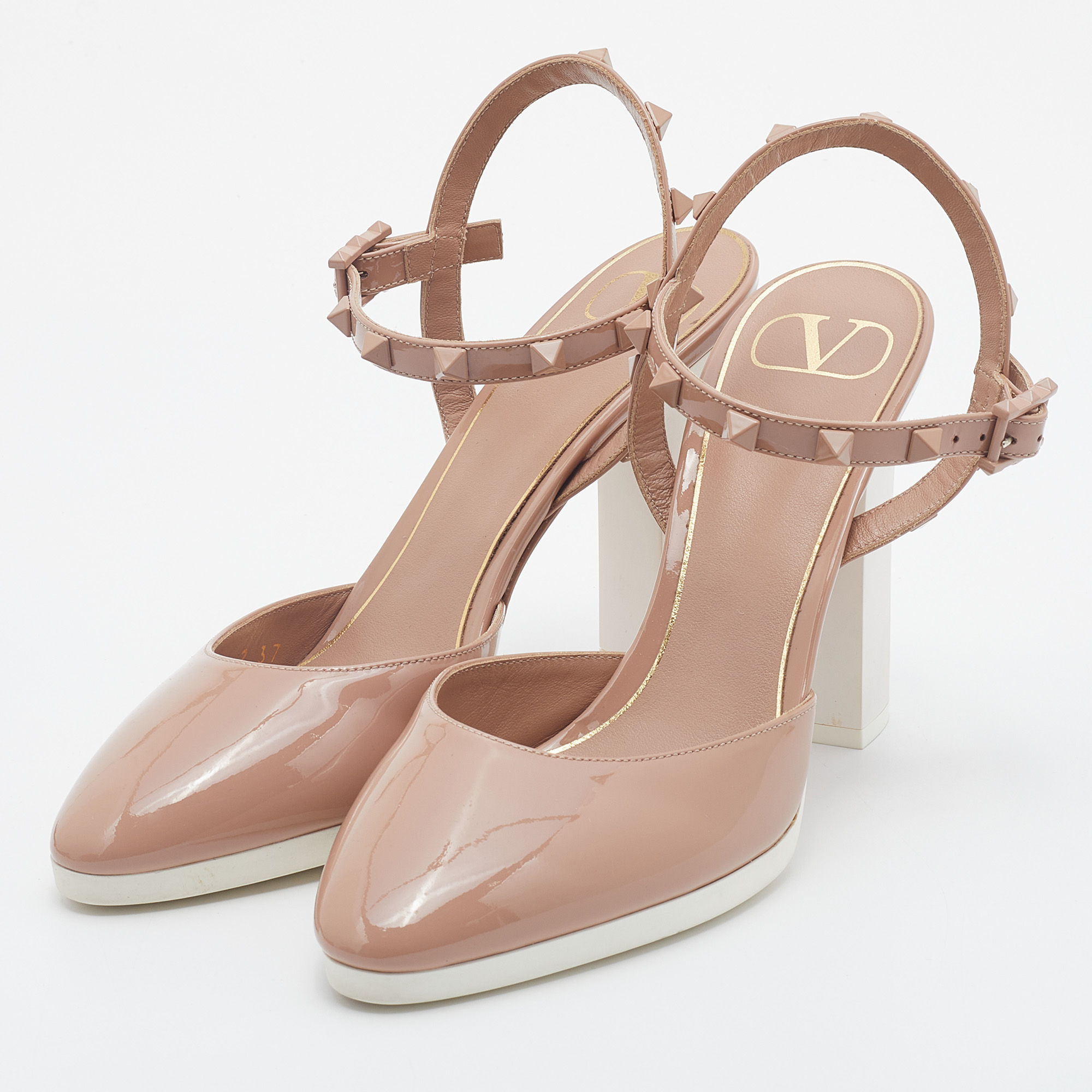 

Valentino Beige Patent Leather Rockstud Ankle Strap Sandals Size