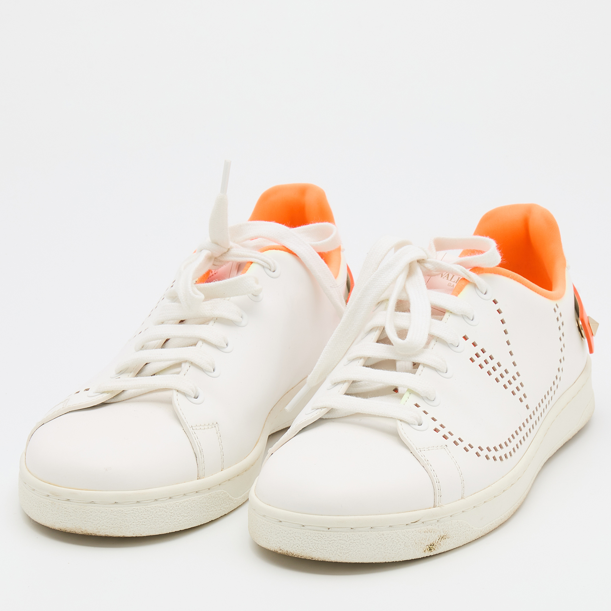 

Valentino White/Neon Orange Leather Backnet VLOGO Sneakers Size