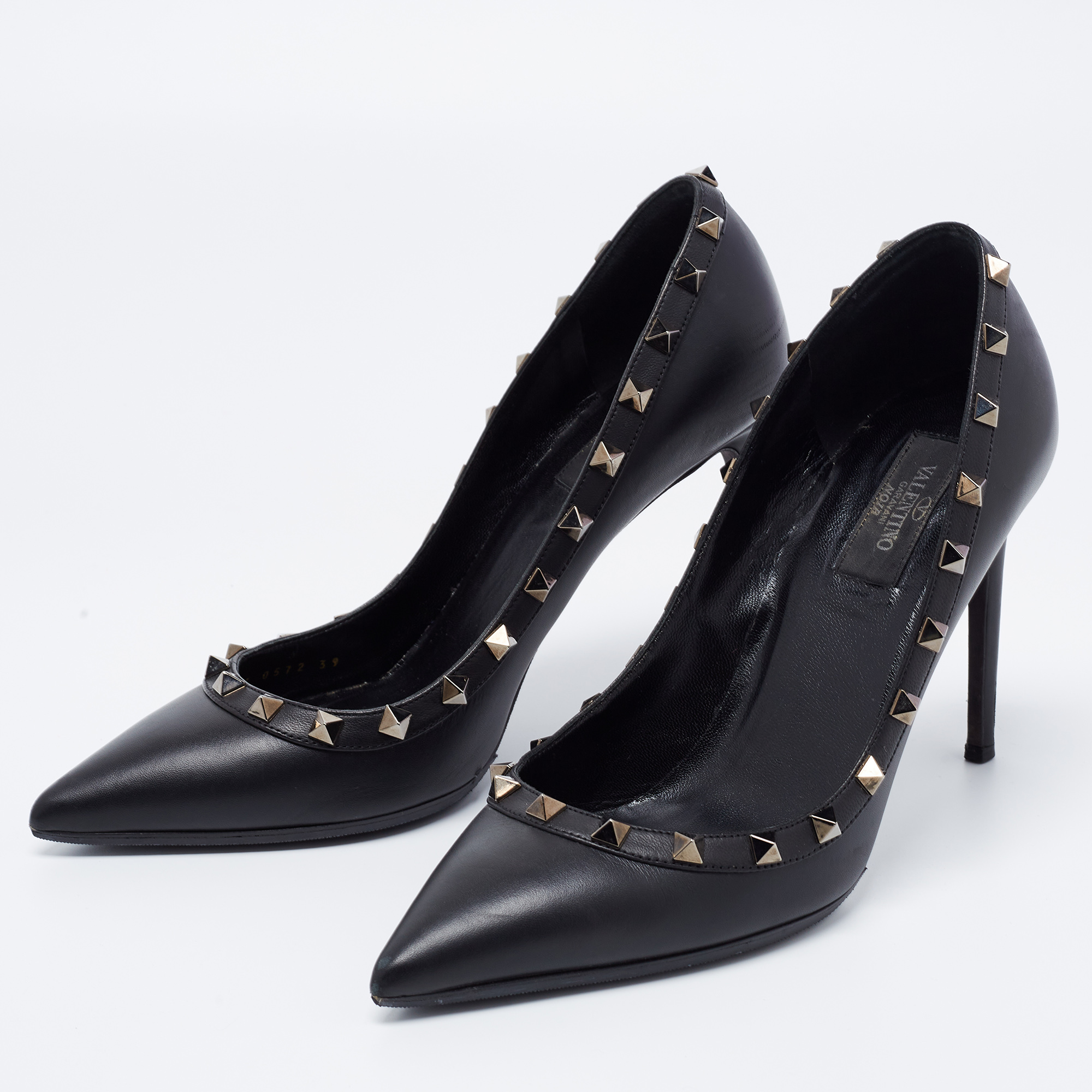 

Valentino Black Leather Rockstud Pumps Size