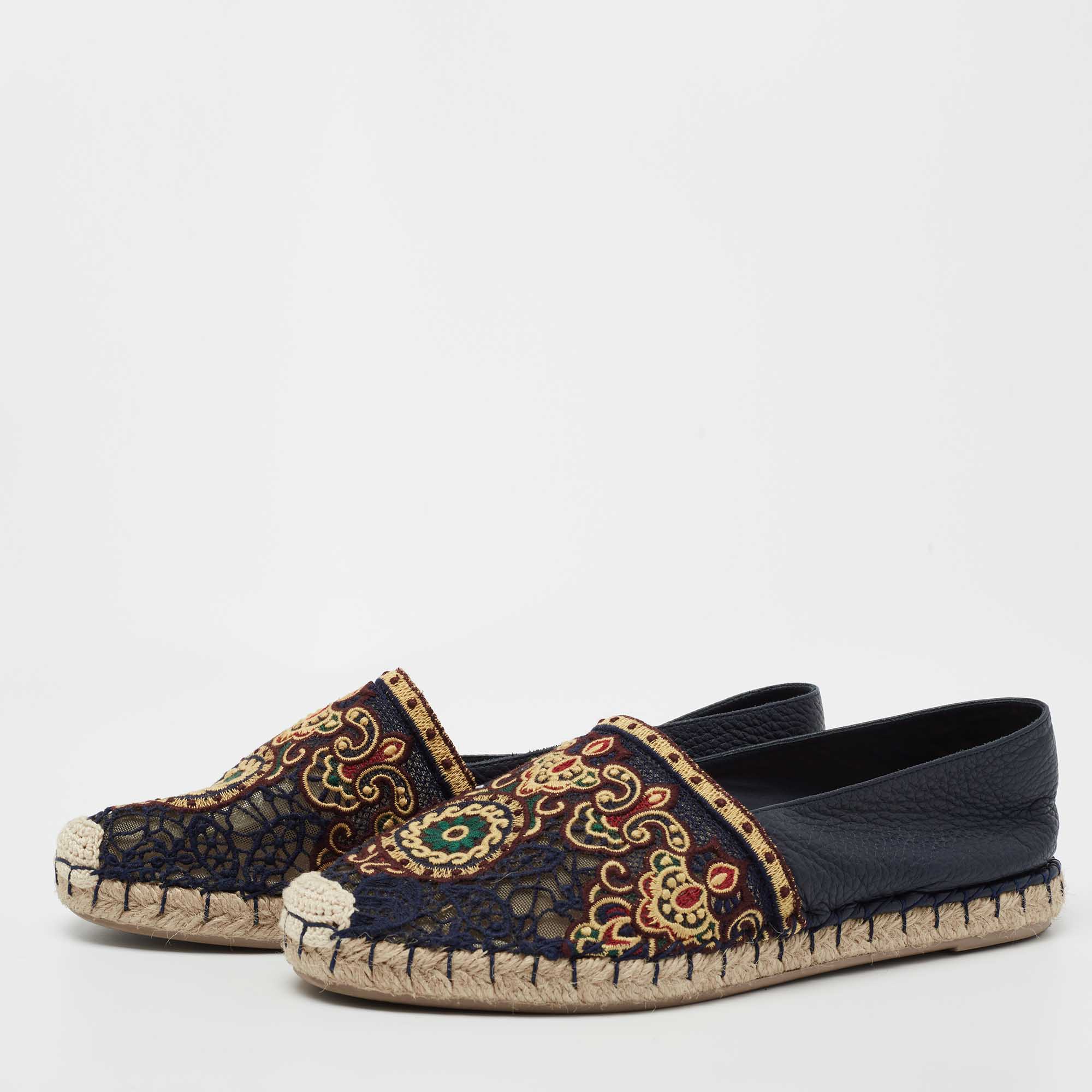 

Valentino Blue Embroidered Canvas And Leather Espadrille Flats Size
