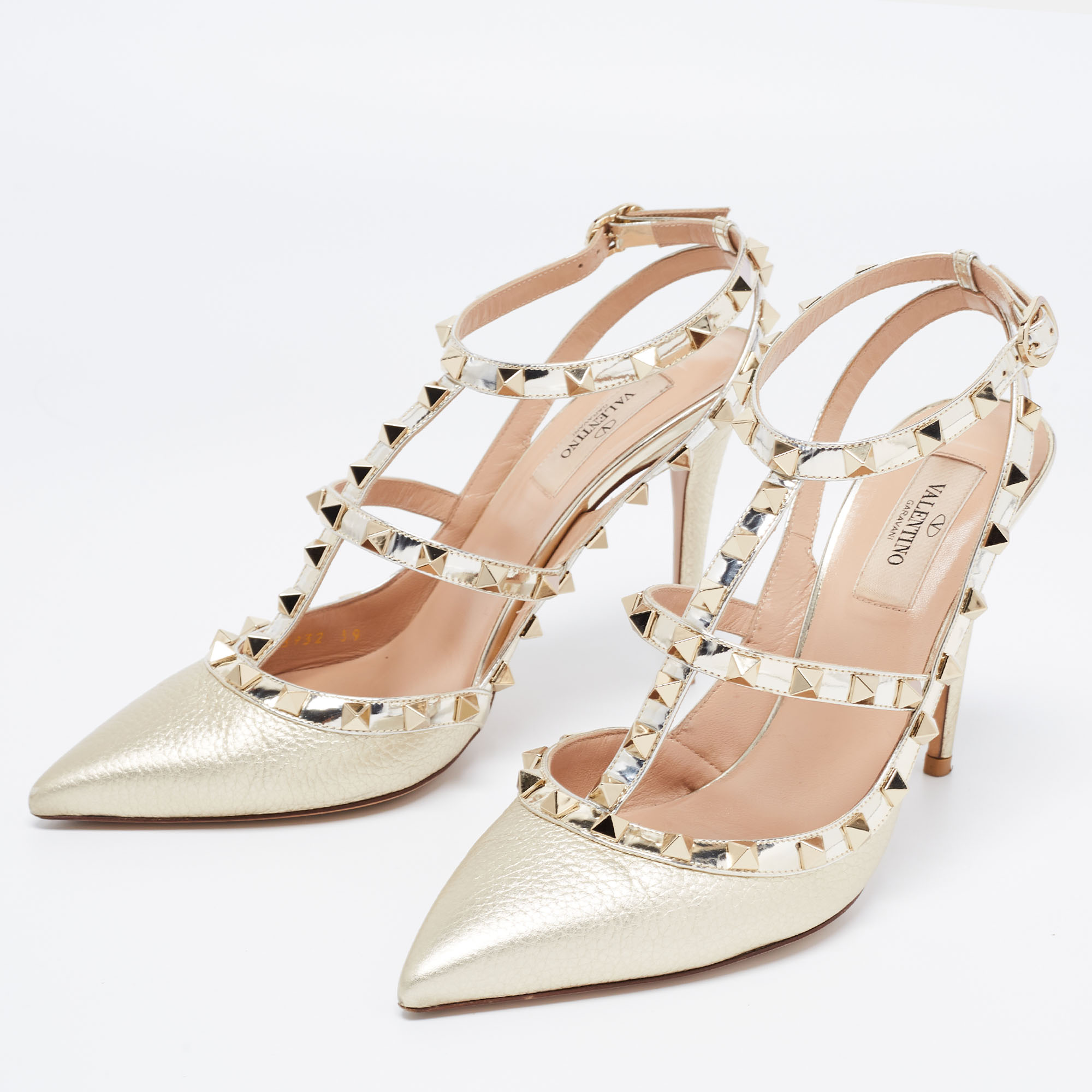 

Valentino Gold Leather Rockstud Pumps Size