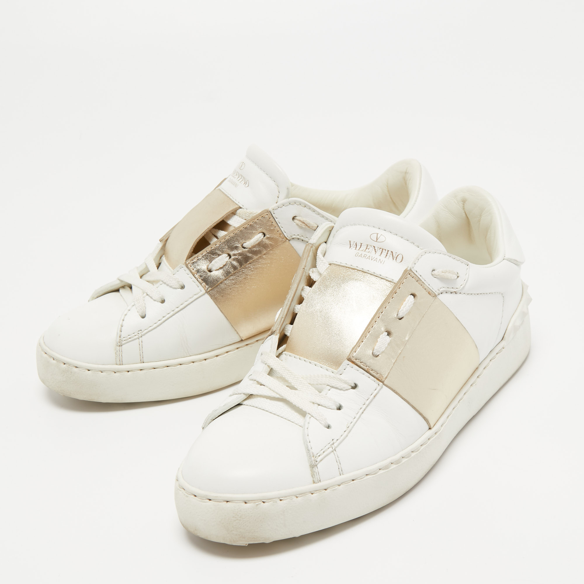 

Valentino White/Gold Leather Rockstud Low Top Sneakers Size