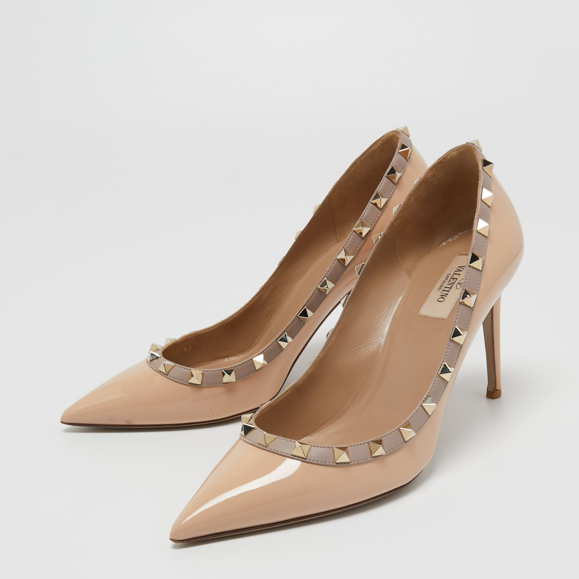 

Valentino Beige Patent Leather Rockstud Pumps Size