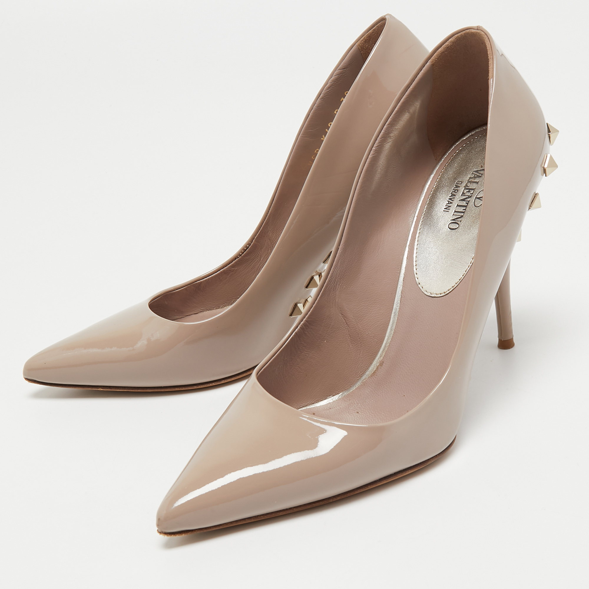 

Valentino Beige Patent Leather Rockstud Pumps Size