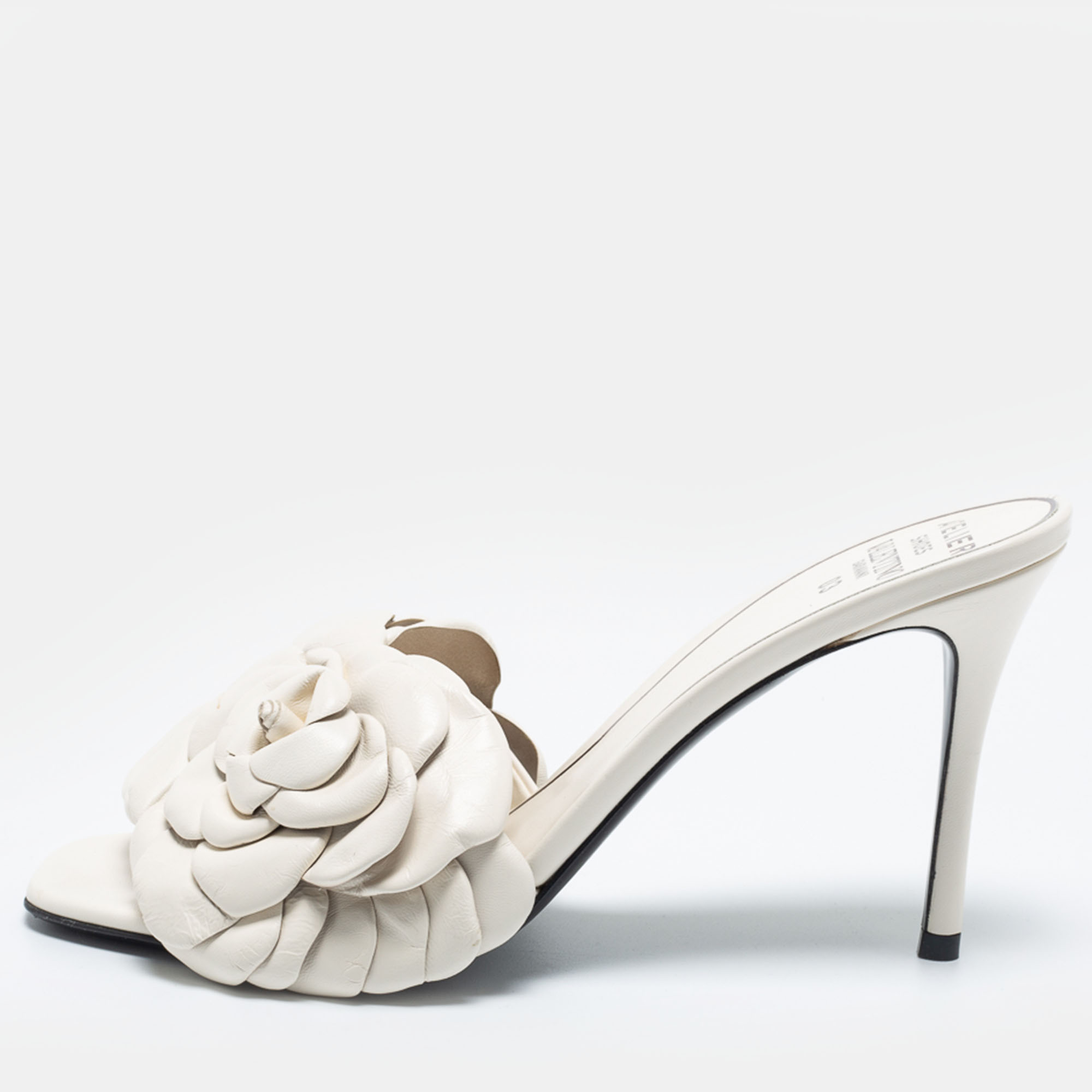 Pre Owned Valentino Off White Leather Atelier 03 Rose Edition Slide Sandals Size 39