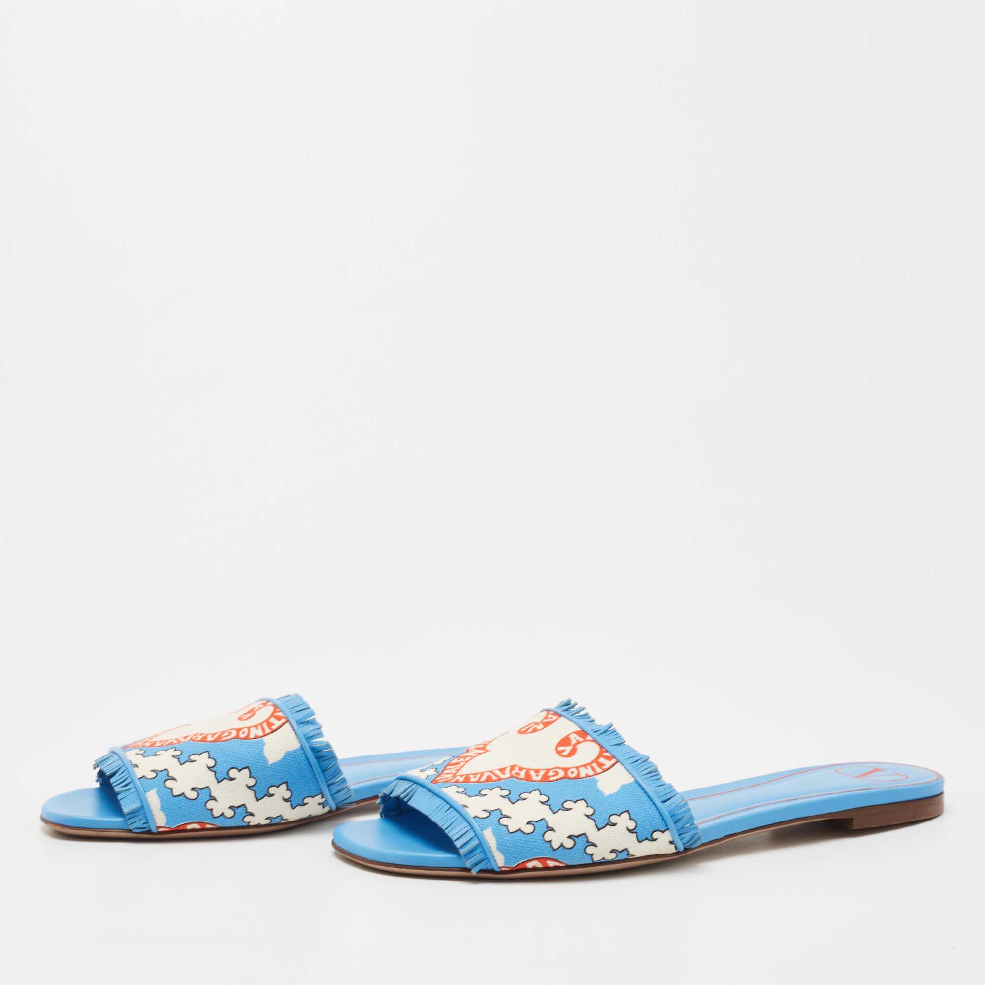 

Valentino Blue/White Printed Canvas and Leather Trim Flat Slides Size