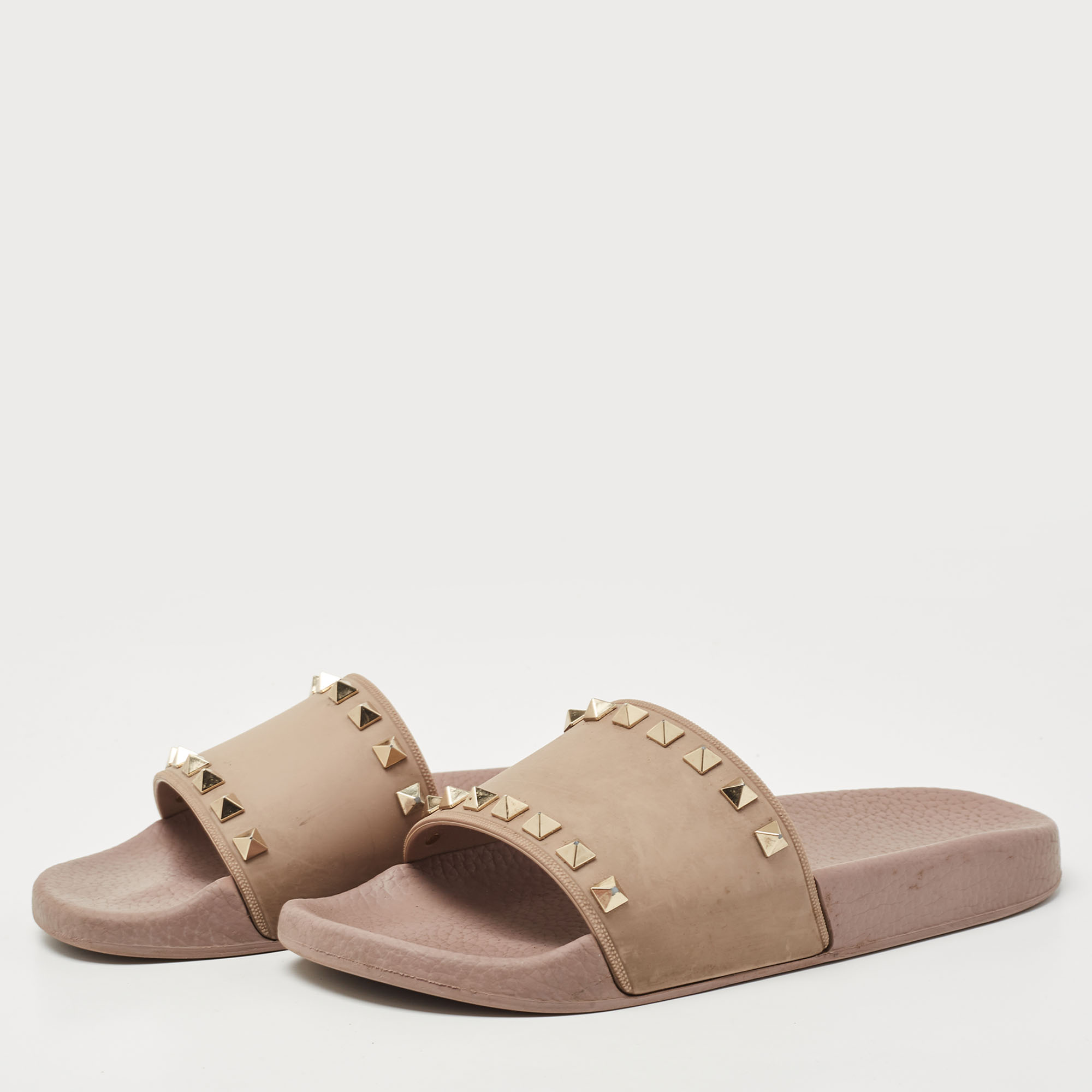 

Valentino Beige Rubber Rockstud Slide Flats Size