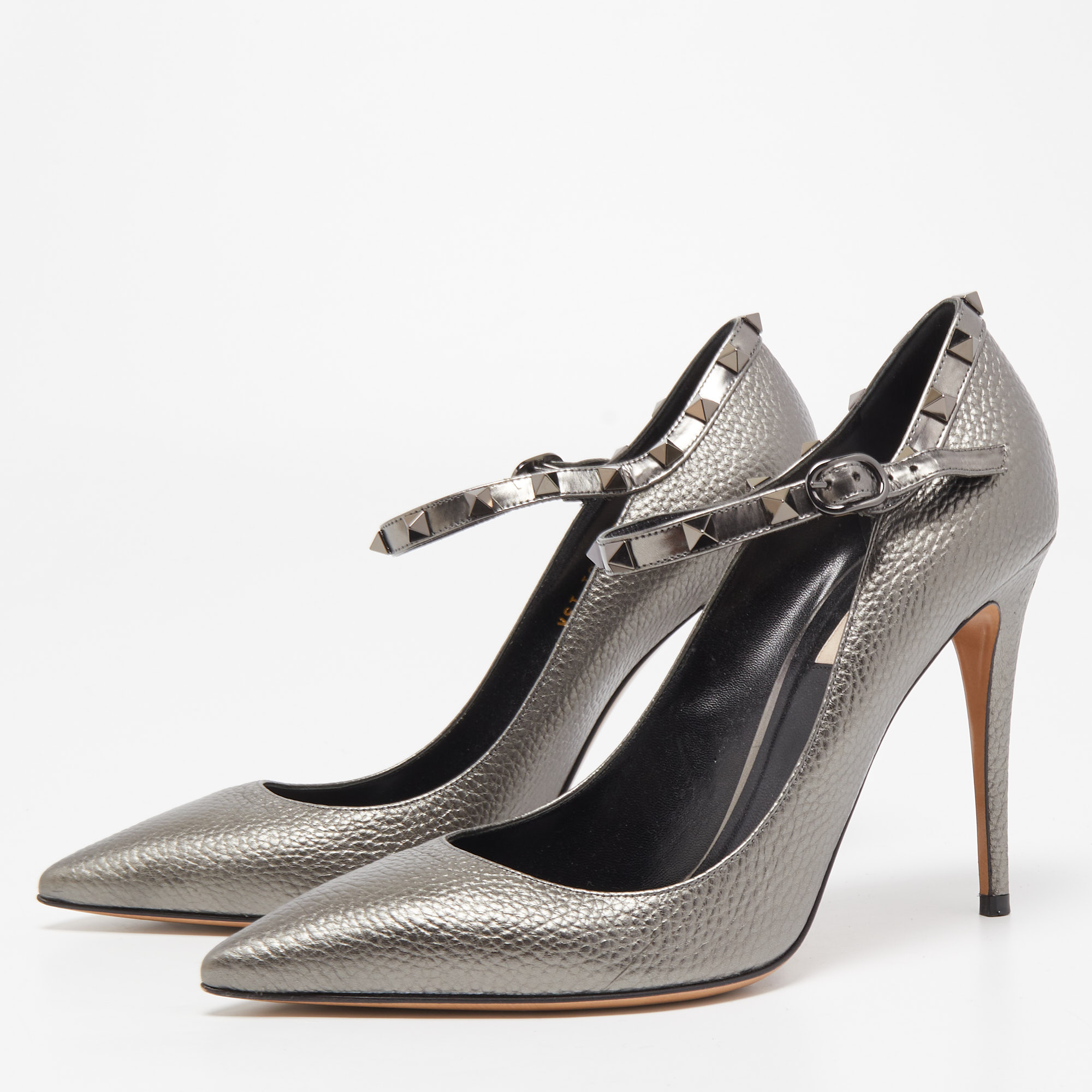 

Valentino Metallic Leather Rockstud Pumps Size