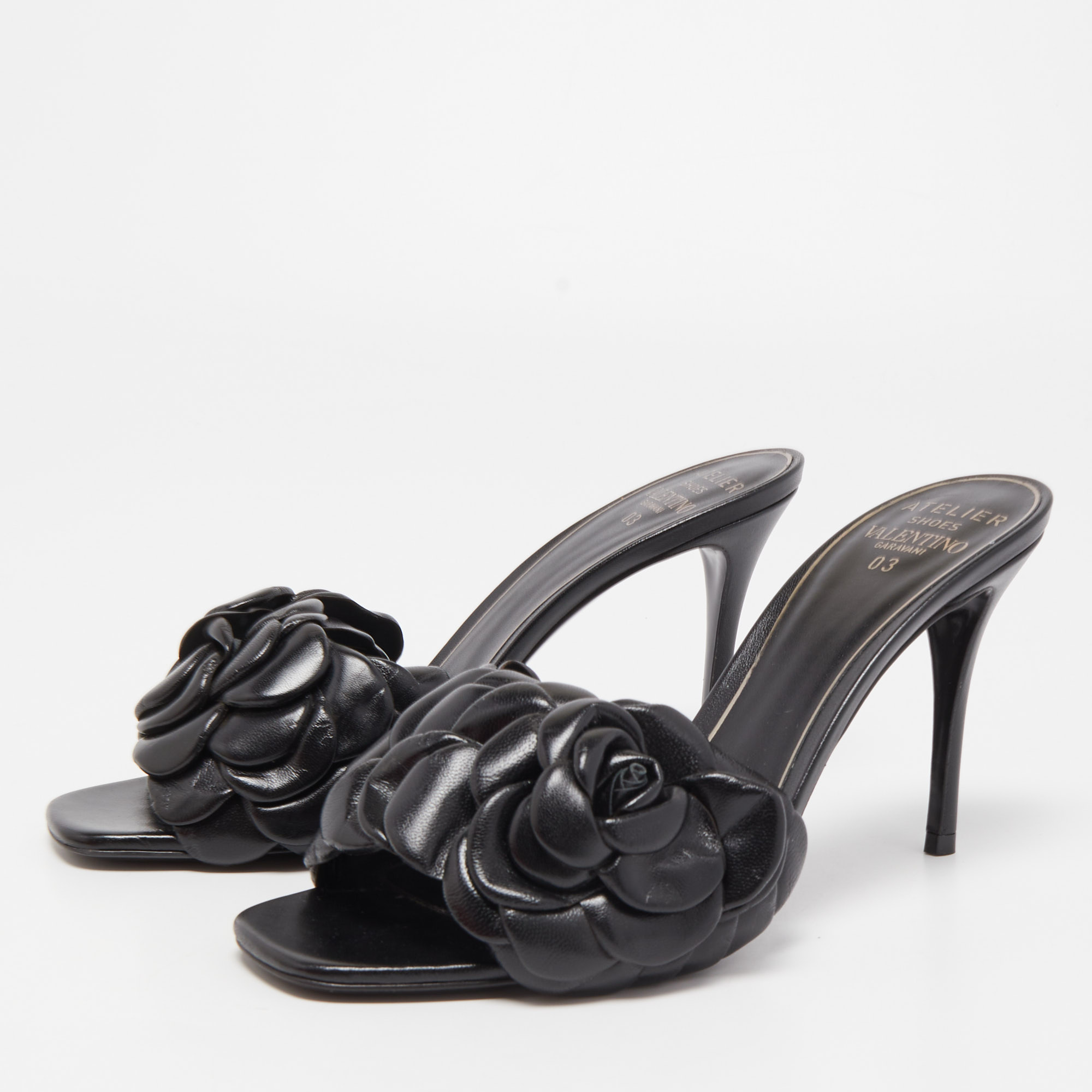 

Valentino Black Flower Detail Leather Slide Sandals Size