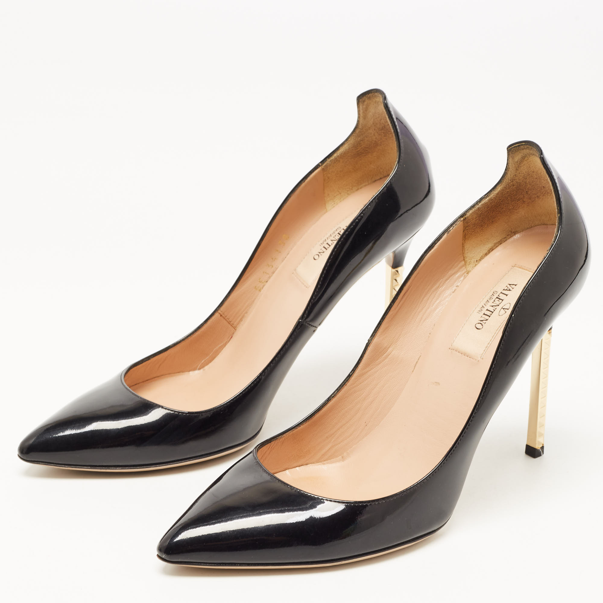 

Valentino Black Patent Leather Pointed Toe Pumps Size