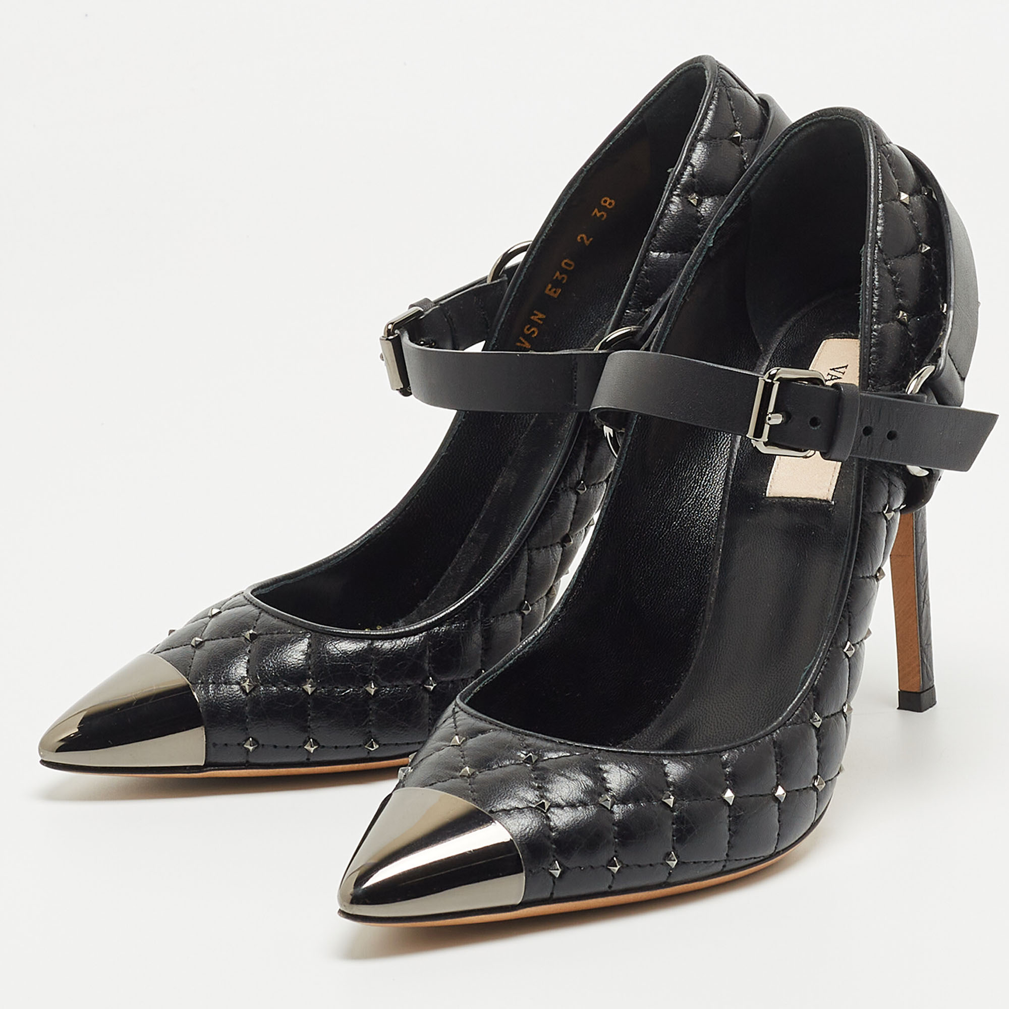 

Valentino Black Quitted Leather Pointed Toe Rockstud Pumps Size