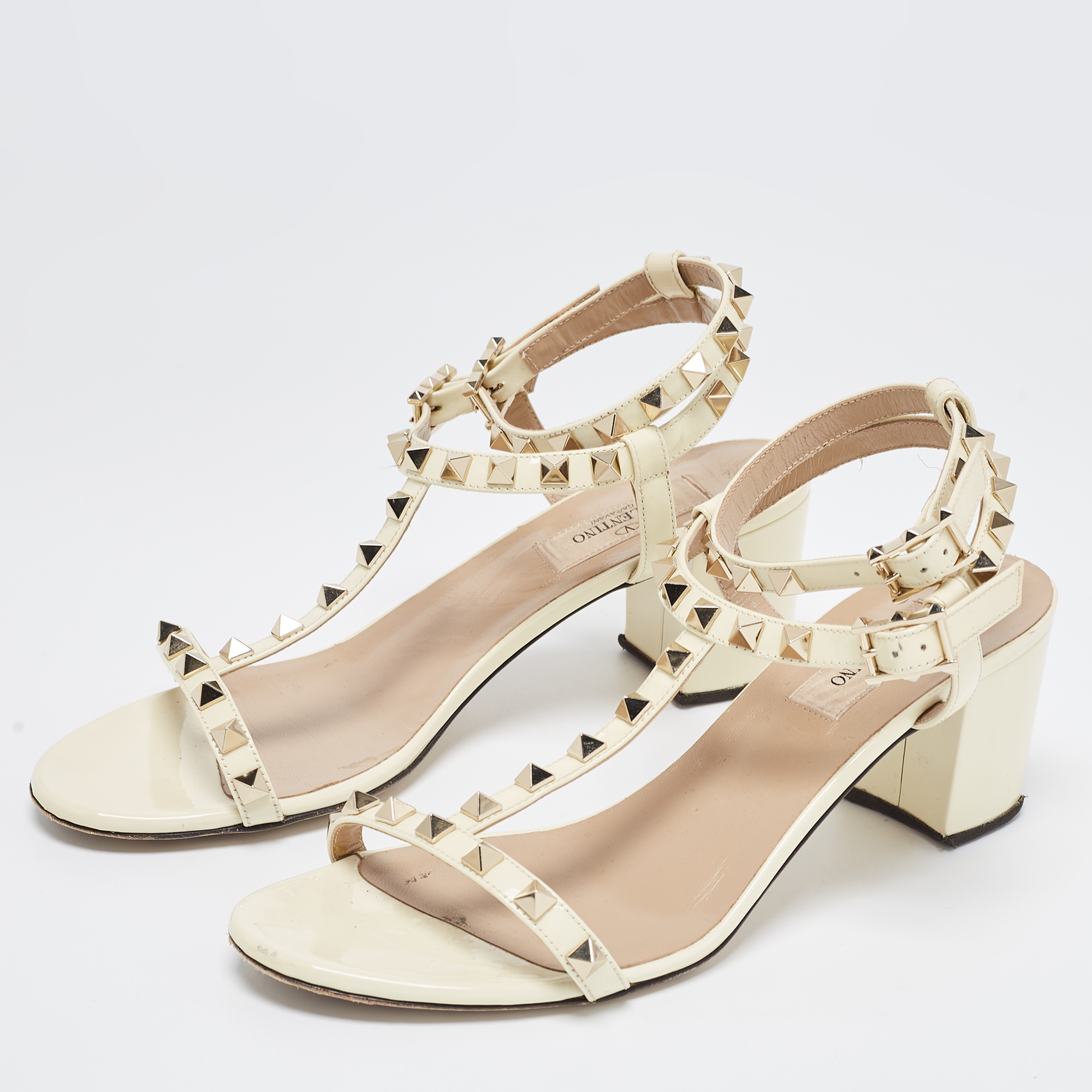 

Valentino Cream Patent Leather Rockstud Sandals Size