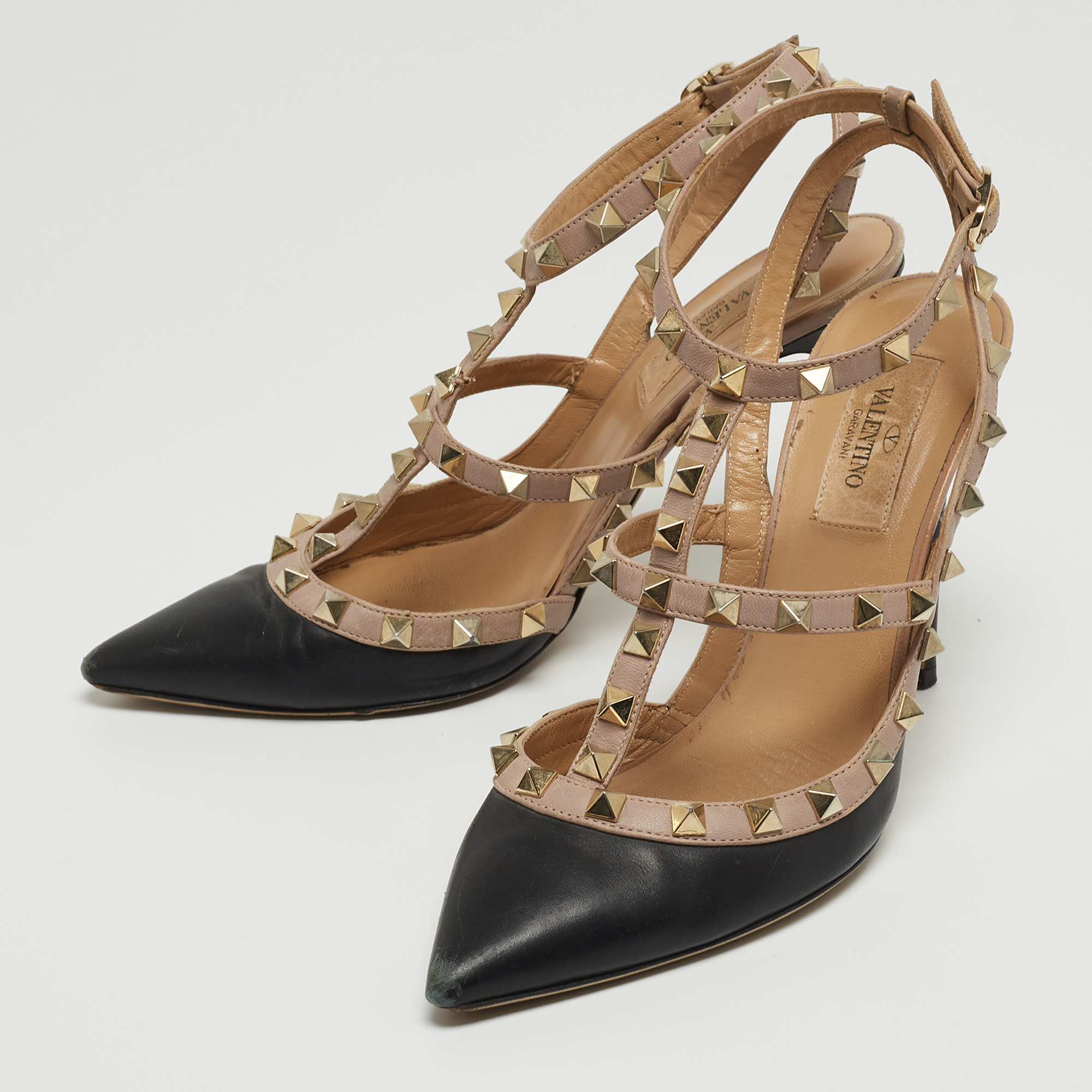 

Valentino Black/Beige Leather Rockstud Pumps Size