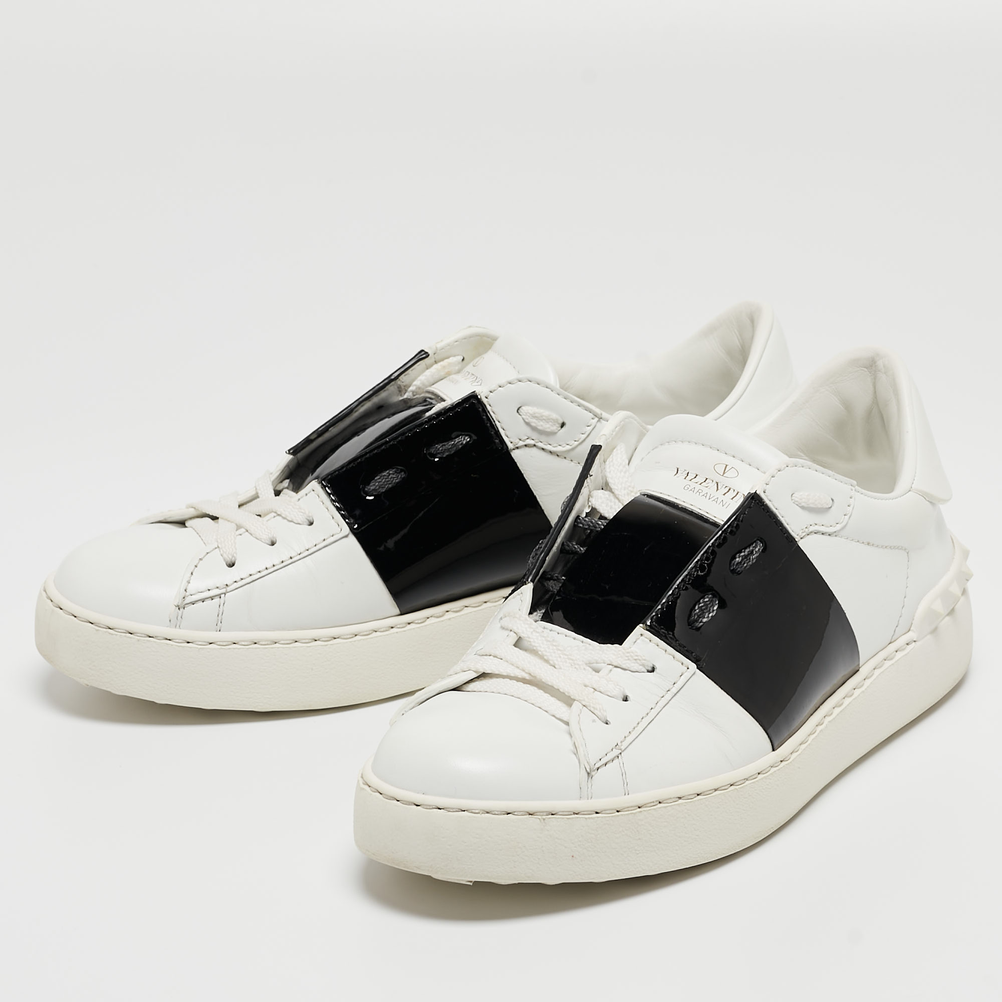 

Valentino White/Black Leather Rockstud Low Top Sneakers Size