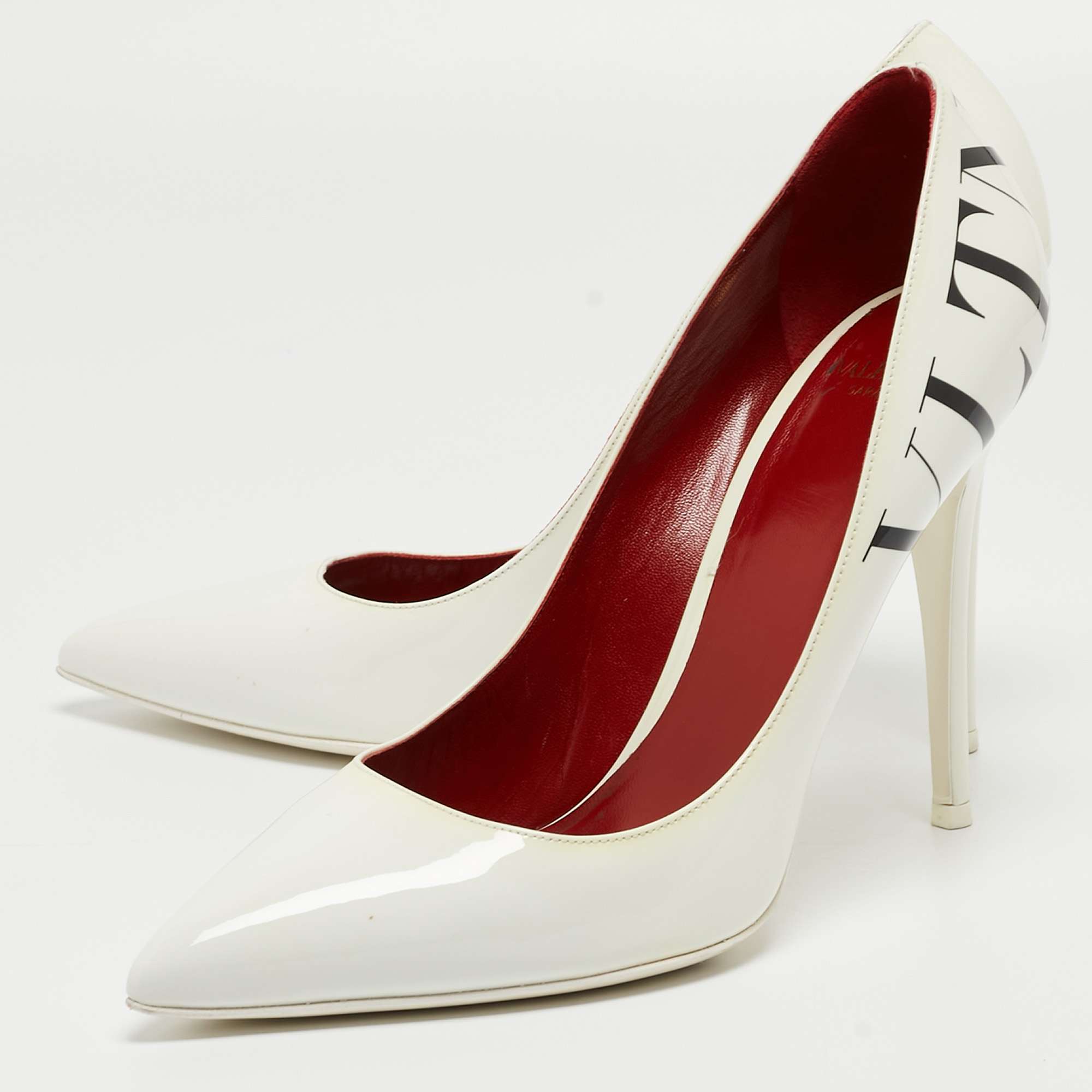 

Valentino White Patent Leather Pointed Toe Pumps Size