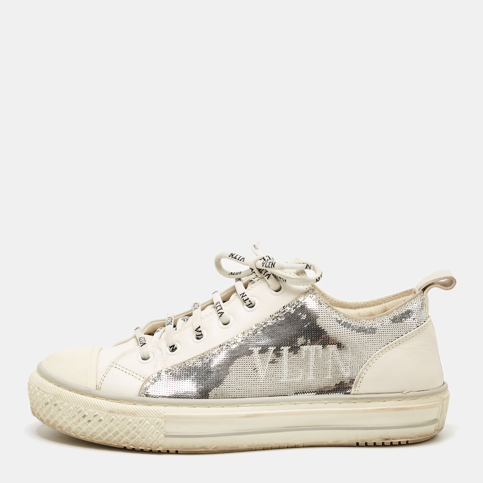 Presented in a classic silhouette these Valentino sneakers are a seamless combination of luxury comfort and style. These sneakers are designed with signature details and comfortable insoles.
