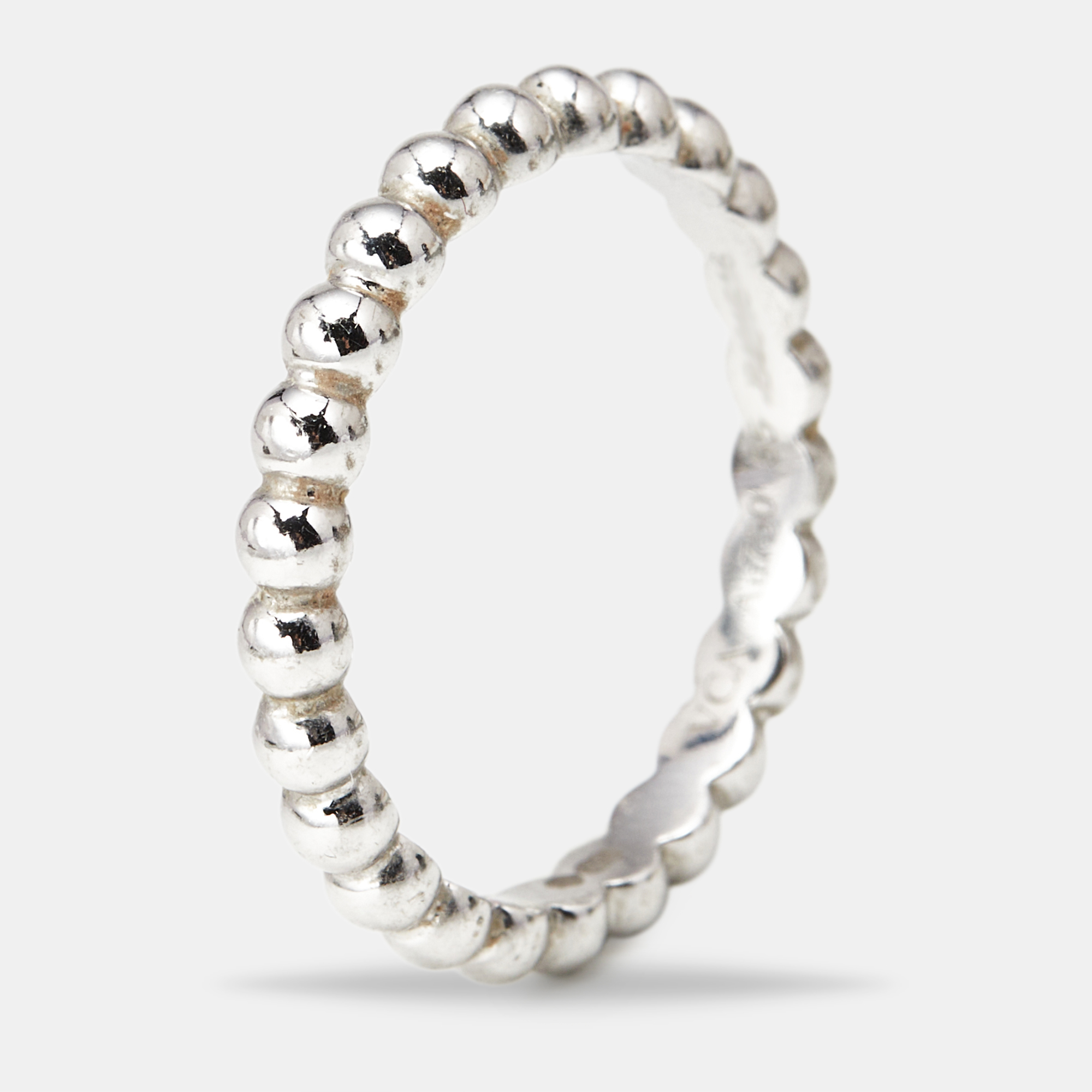 

Van Cleef & Arpels Perlée 18k White Gold Medium Model Ring Size