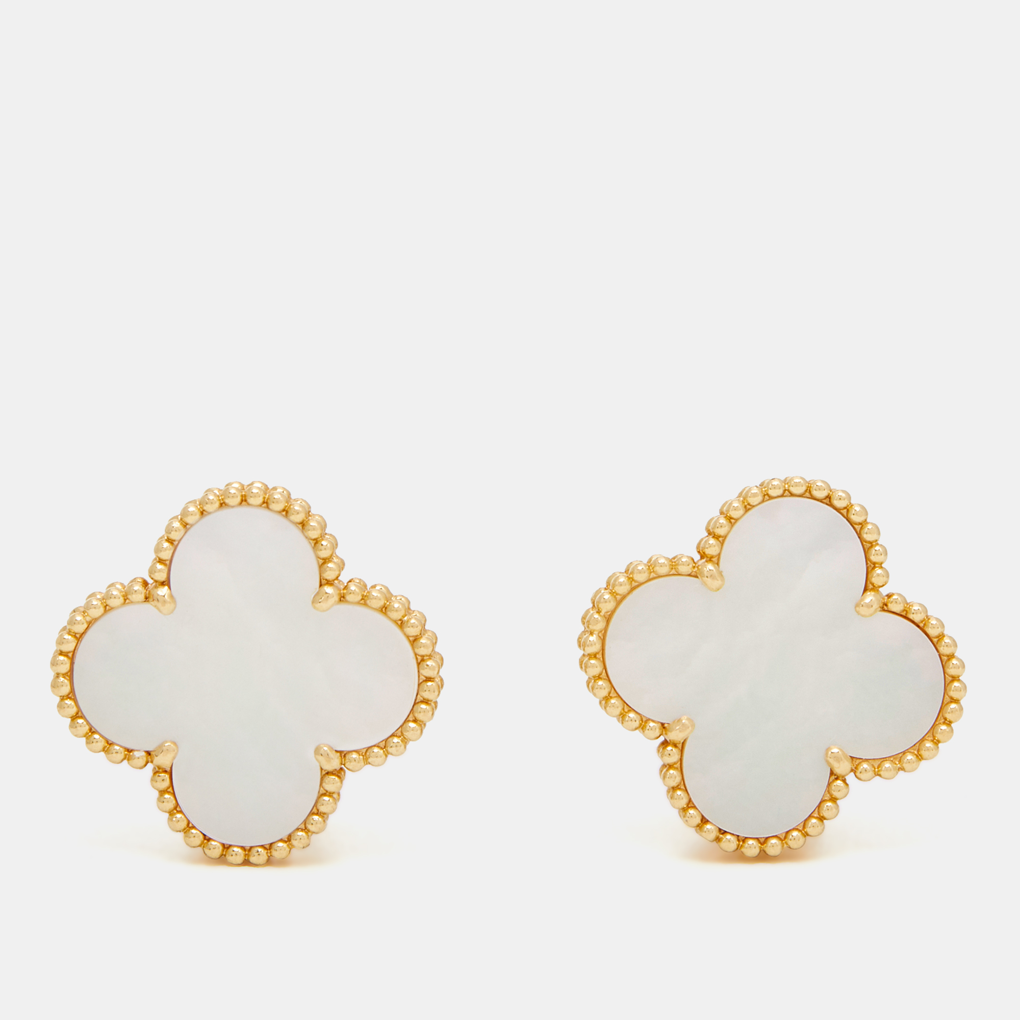 Pre Owned أقراط فان كليف آند اربلز ماجيك ألهامبراصدف وذهب أصفر عيار 18