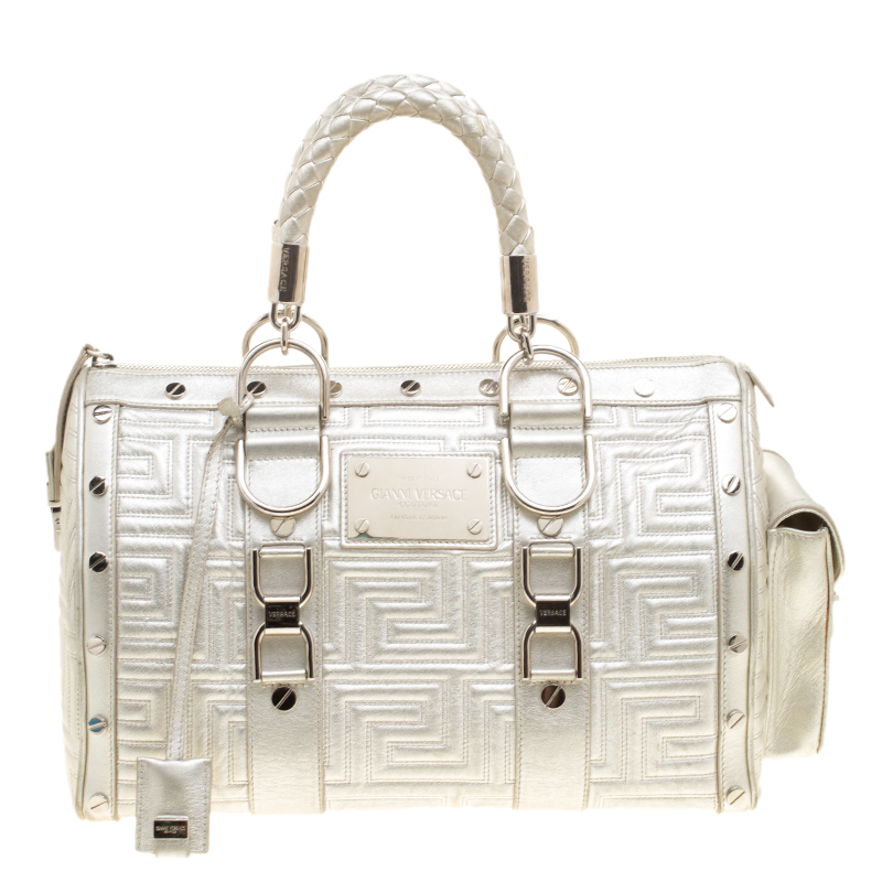 مملوكة مسبقًا Versace Silver Quilted Patent Leather Snap Out Of It Satchel