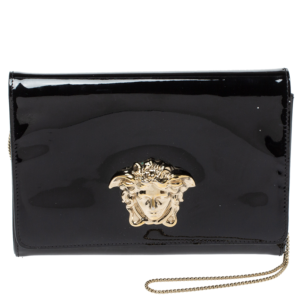 مملوكة مسبقًا Versace Black Patent Leather Medusa Chain Clutch